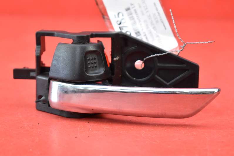 KLAMKA WEWNĘTRZNA LEWA PRZÓD SUZUKI SWIFT 5 V MK7 10-15