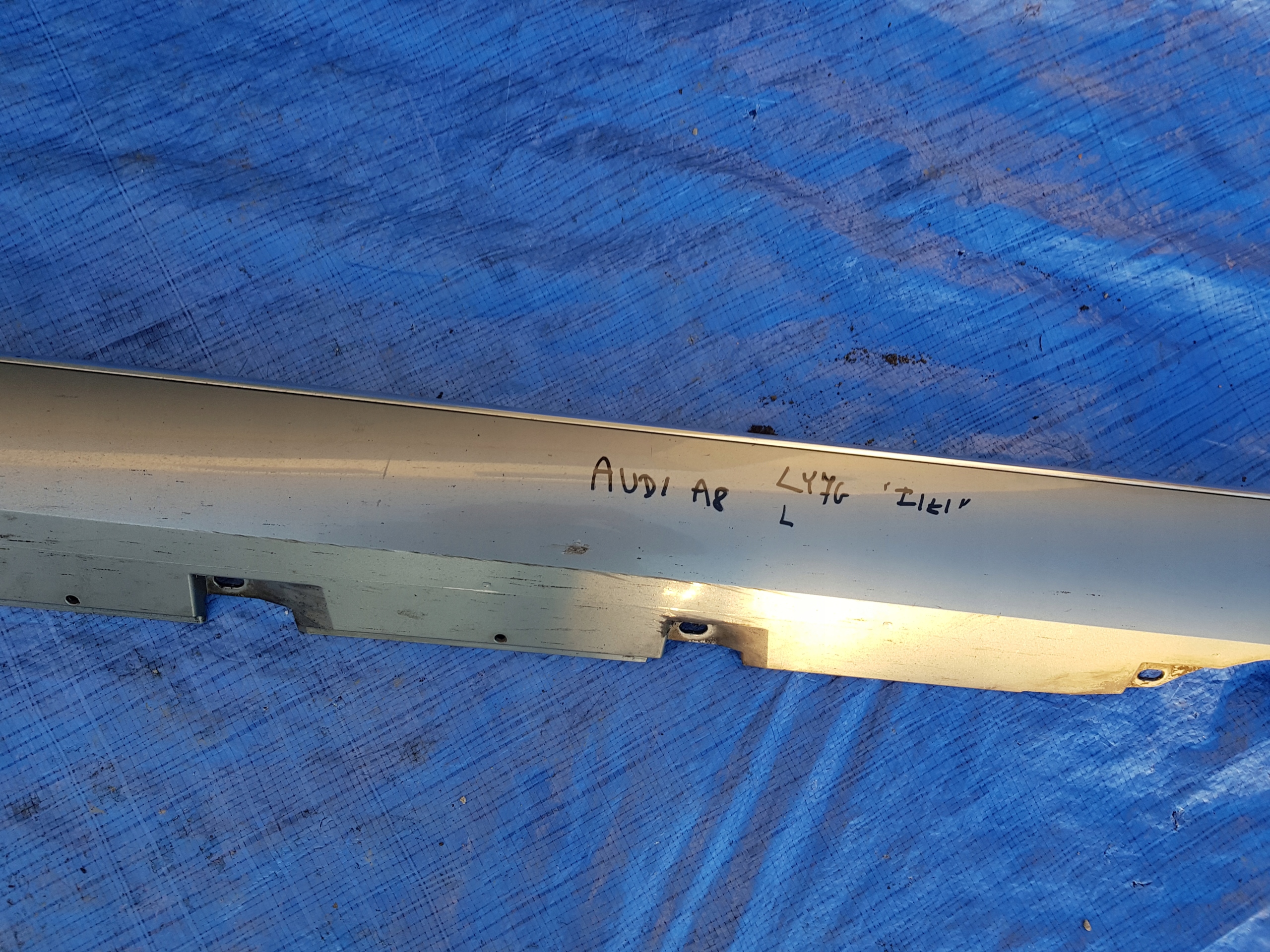moulding cap of the threshold threshold left AUDI A8 D4 LY7G