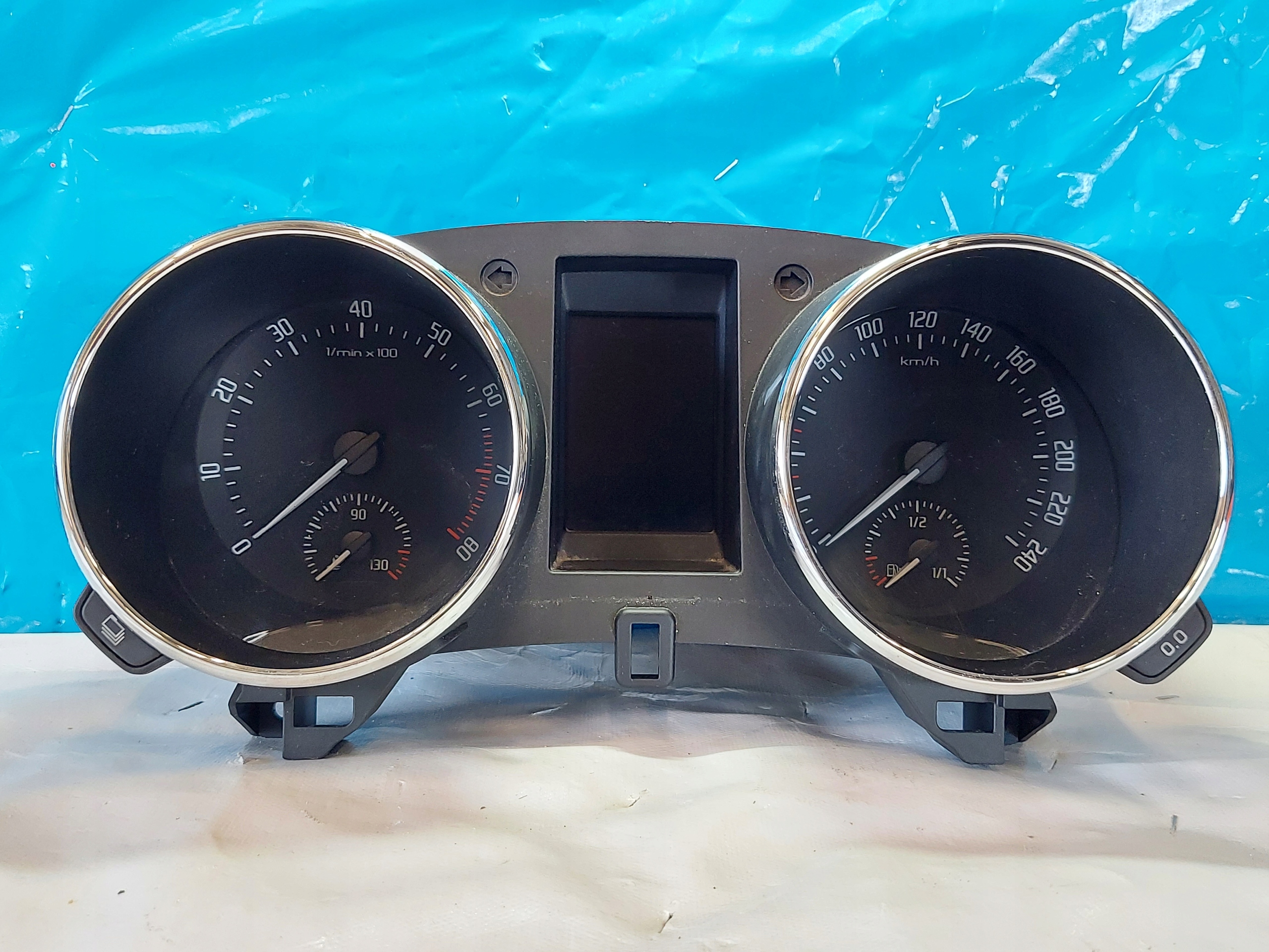 dials clock SKODA YETI 1.4 TSI 2010R 5L0920800G