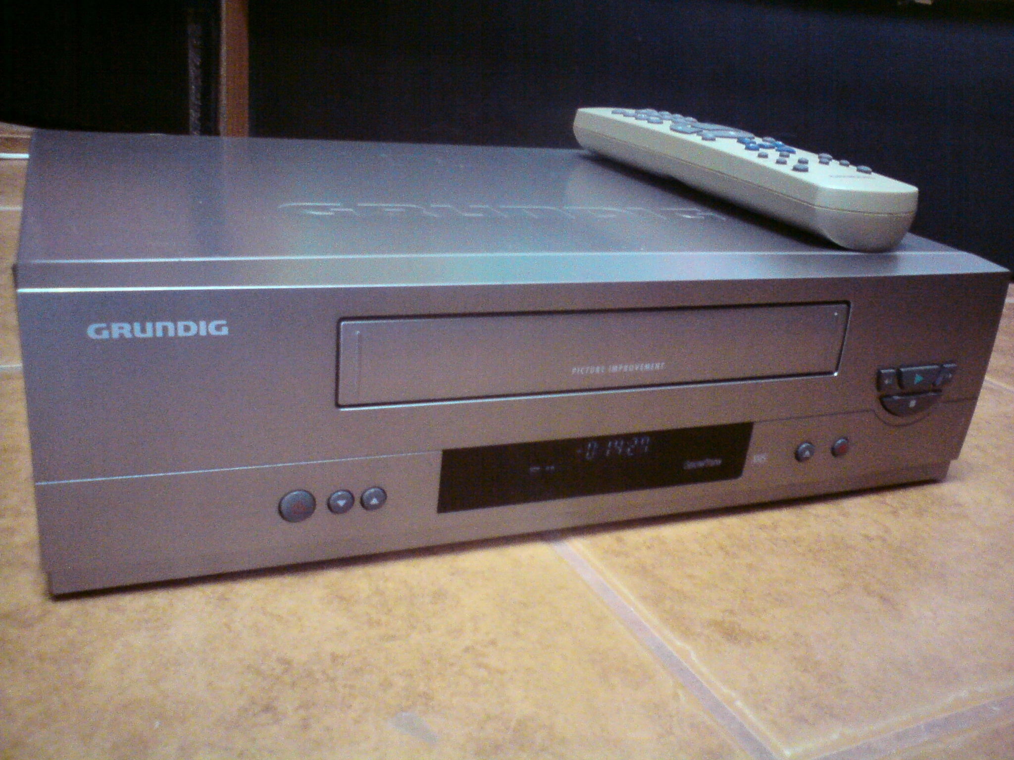 Grundig GV 9000 magnetowid , obraz