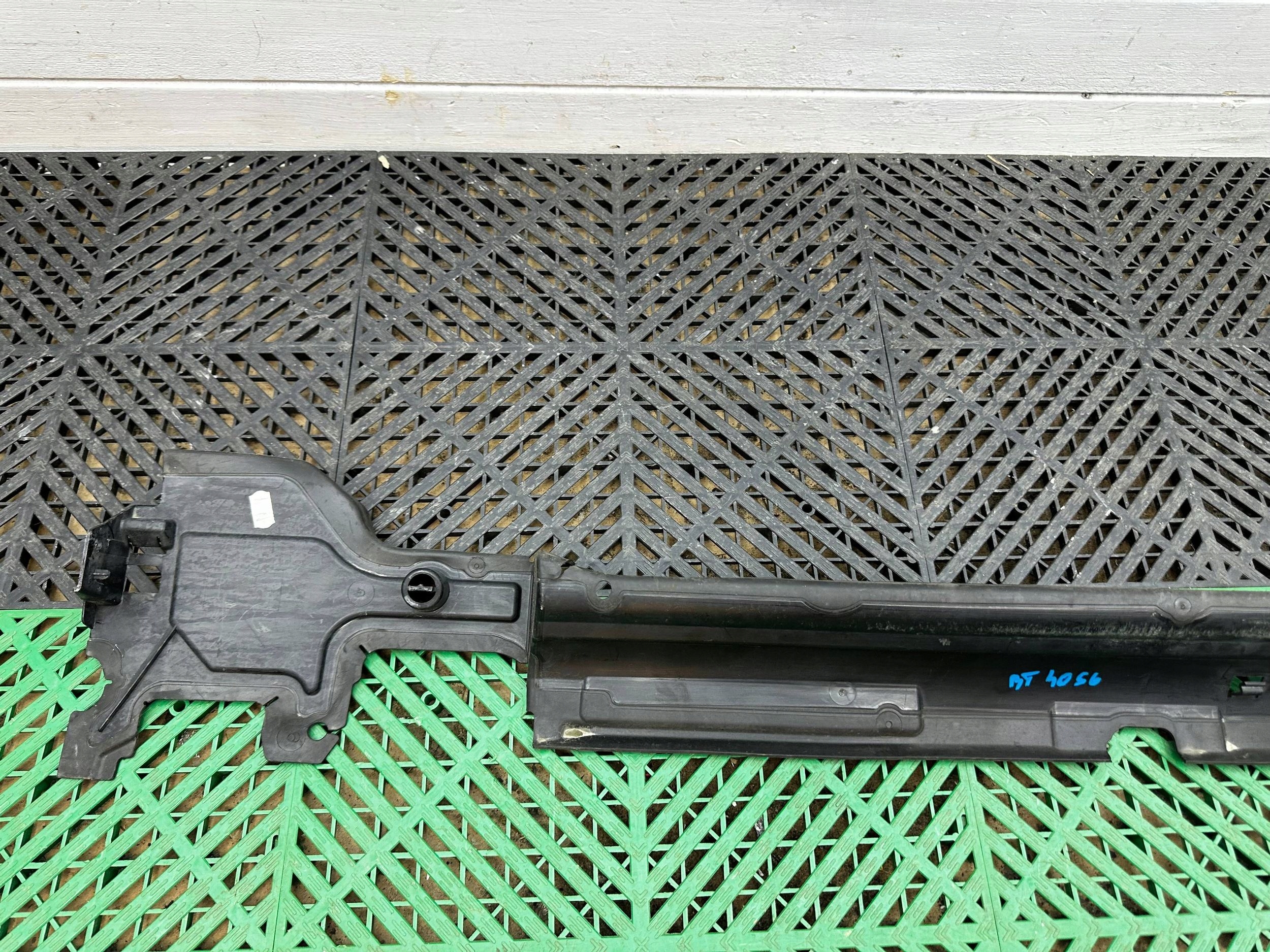 drain air BMW 5 G30 G31 7383846