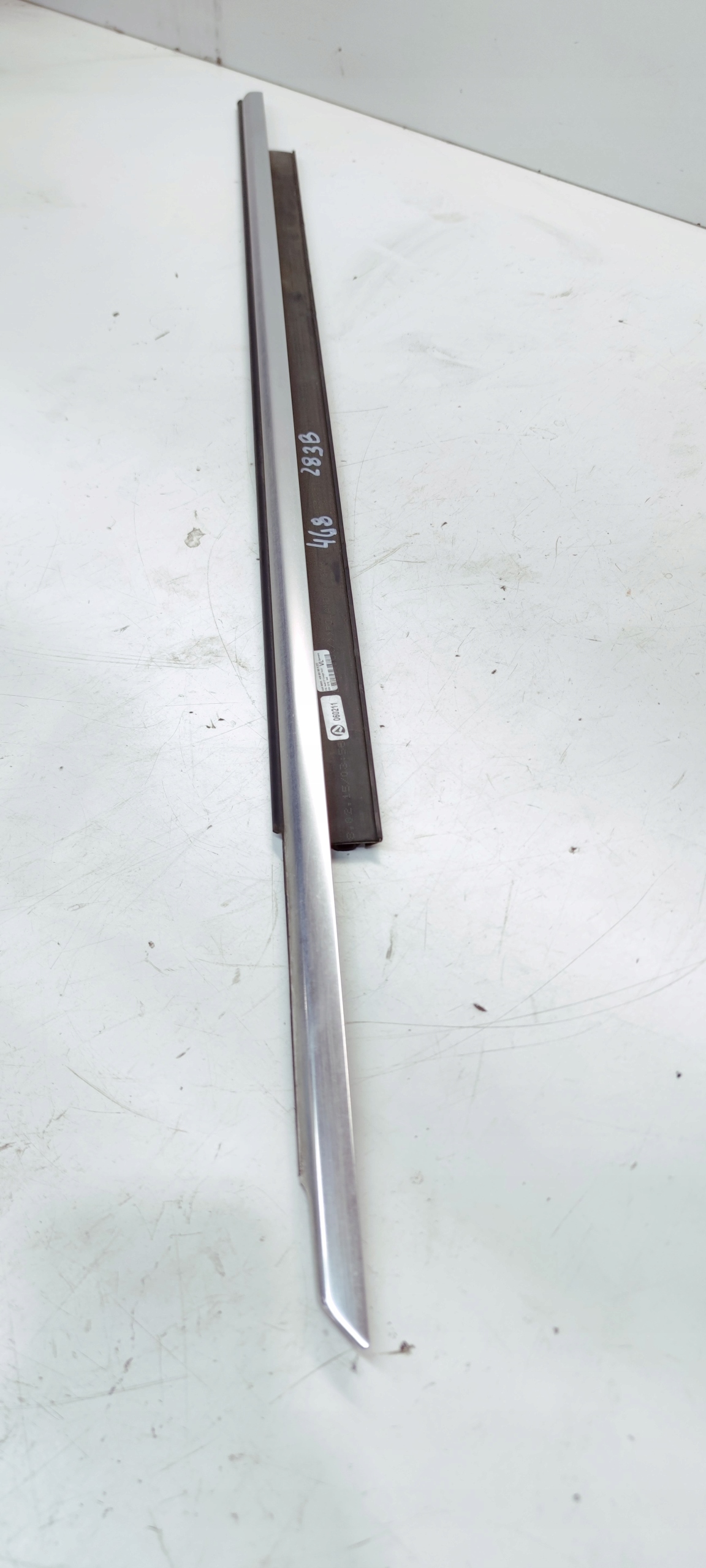 moulding dust SZYBE door left front AUDI A7 4G8853283B 2ZZ CHROM