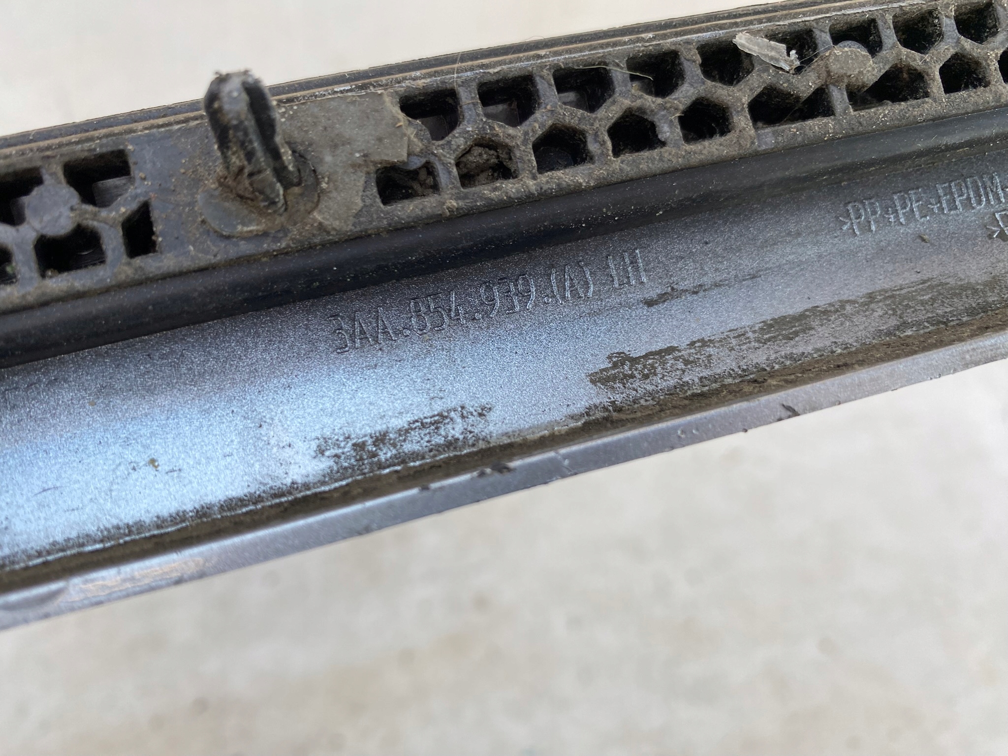 VW PASSAT B7 14- moulding door front left 3AA854939A