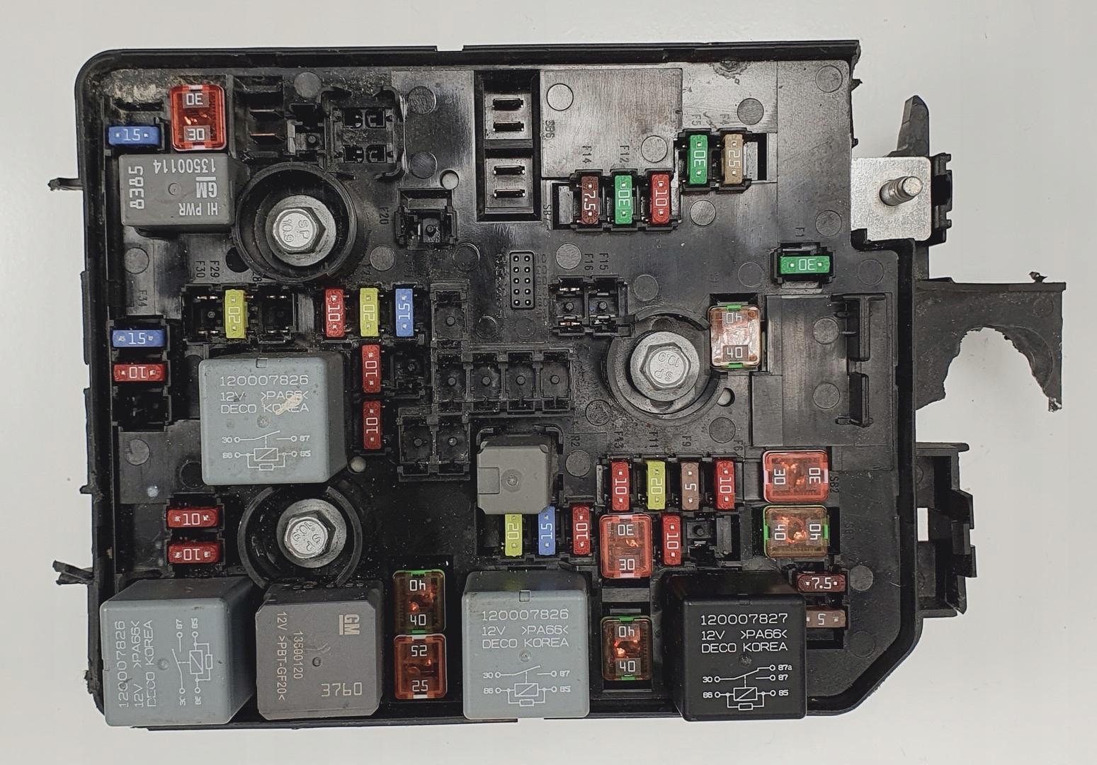 SKRZYNKA BEZPIECZNIKÓW OPEL ADAM 39117562