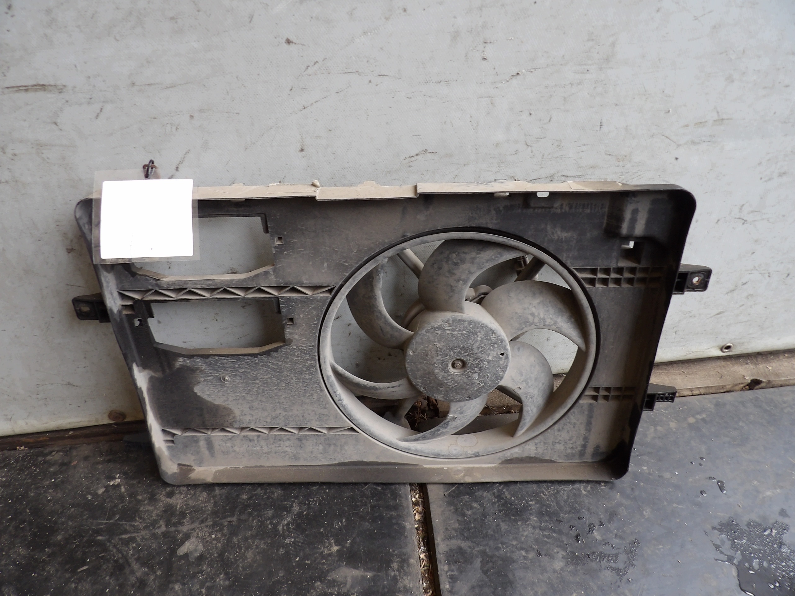 Mitsubishi Colt VI - 1,1 ventilátor chladiče