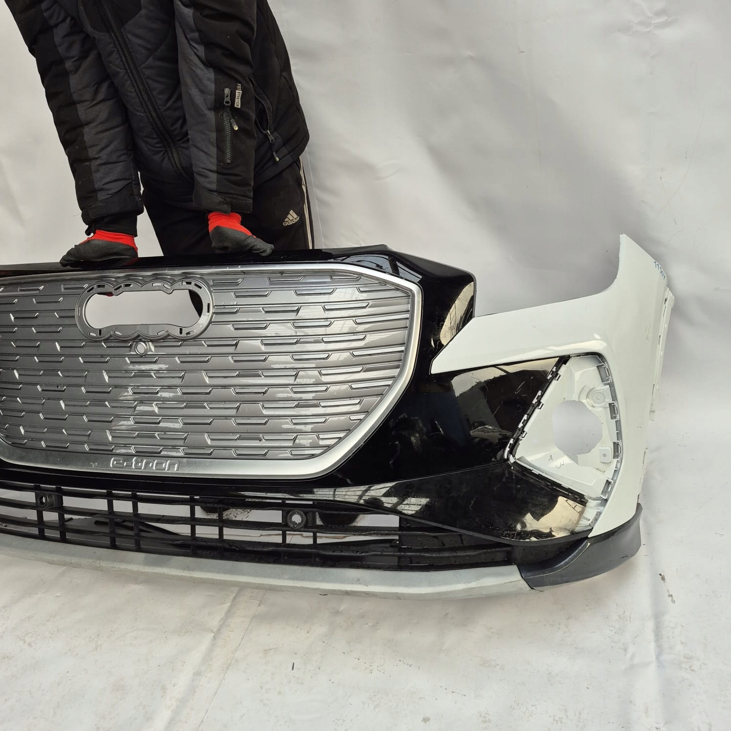 AUDI Q4 E-TRON 89A 21-> bumper front front PDC