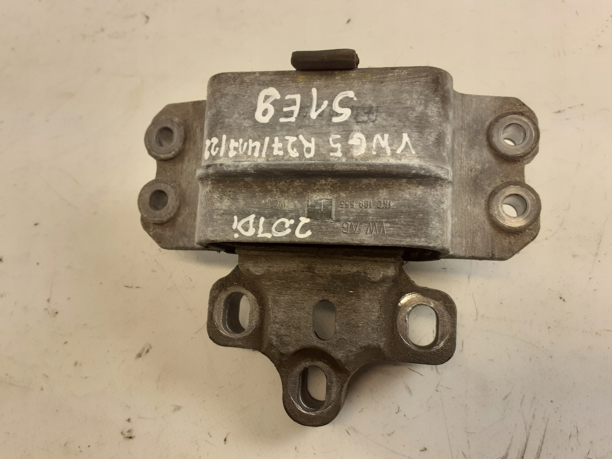 Volkswagen Golf V airbag engine mount