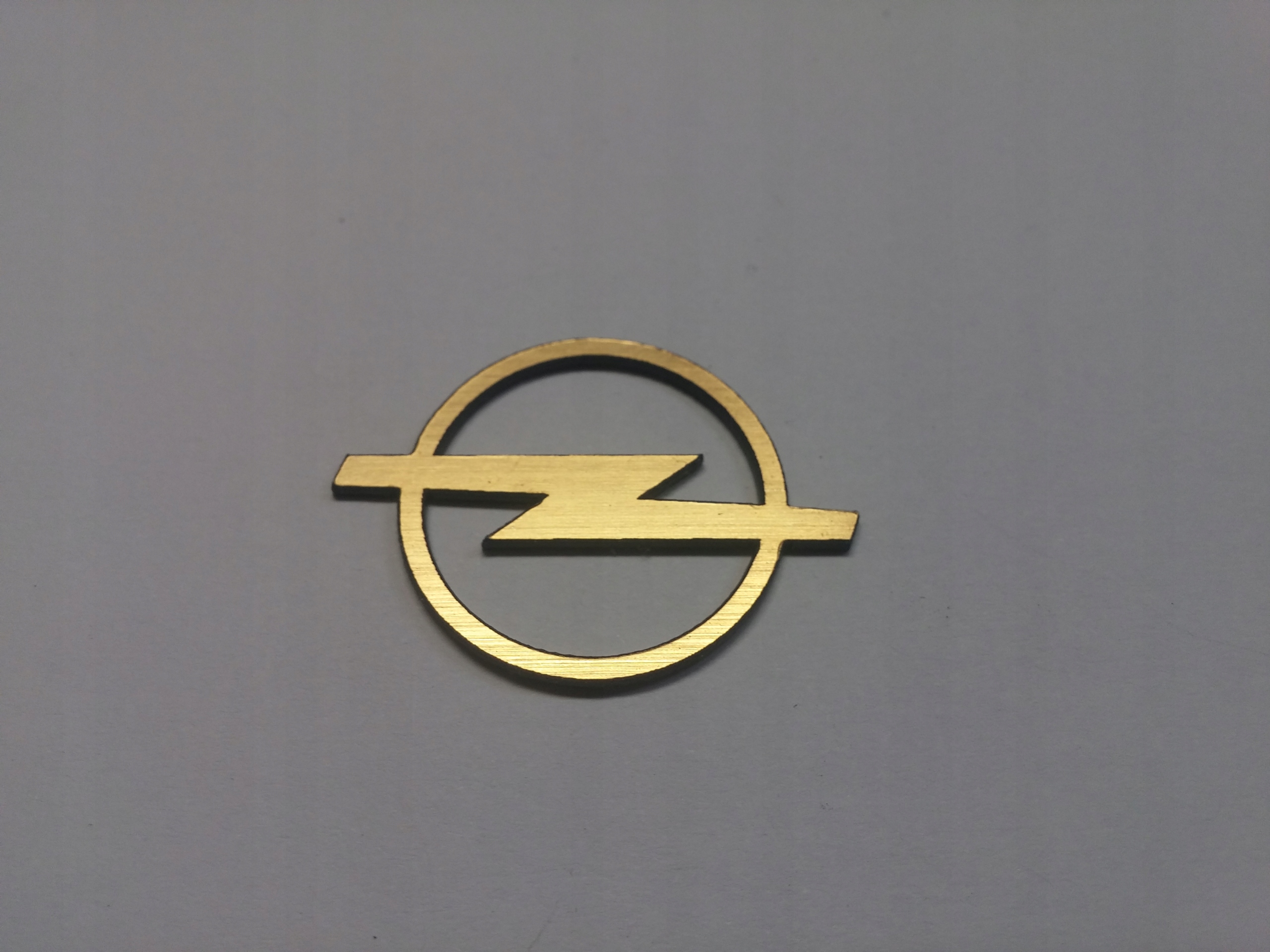 

Opel naklejka emblemat 60 x 48 mm*ZŁOTA