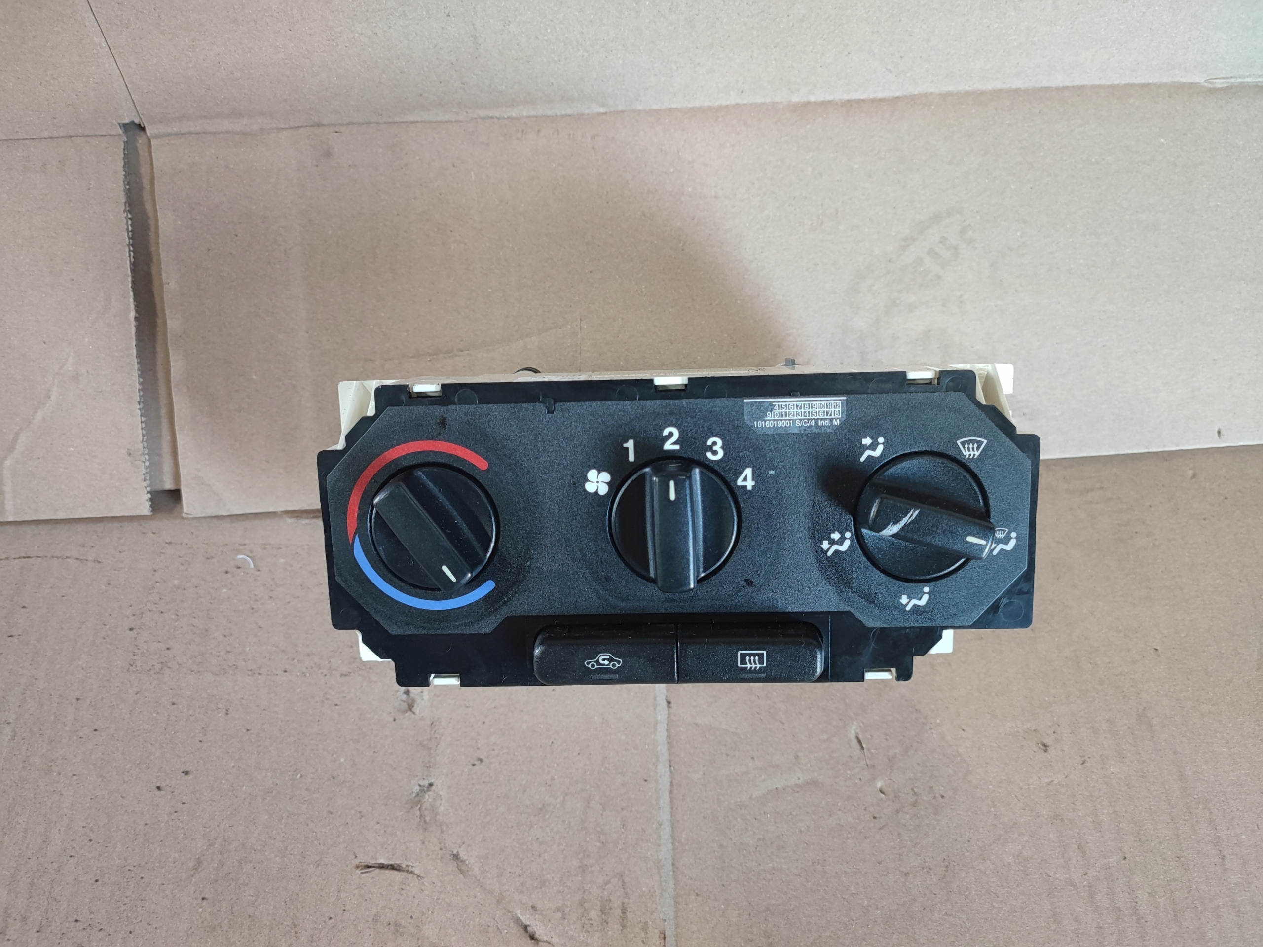 52475624 - OPEL ASTRA II 2 G ПАНЕЛЬ ВІТРОВОГО СКЛА БЕЗ КЛИМА DELPHI