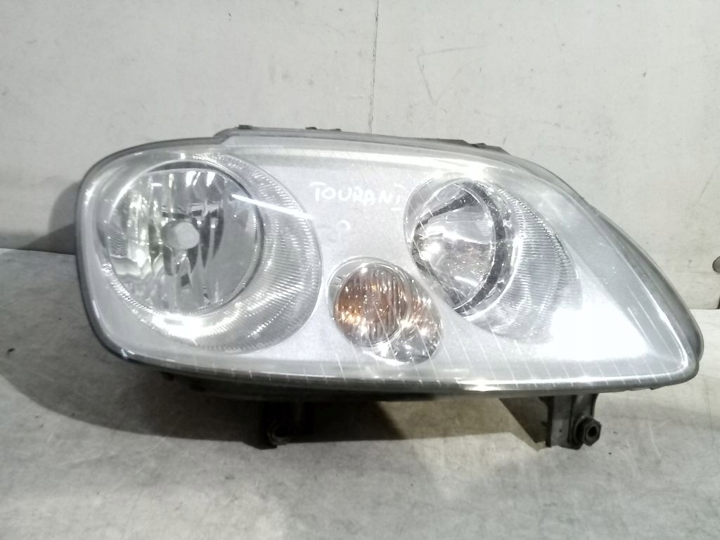 VW Touran and 1 light right front front 2K0941006B