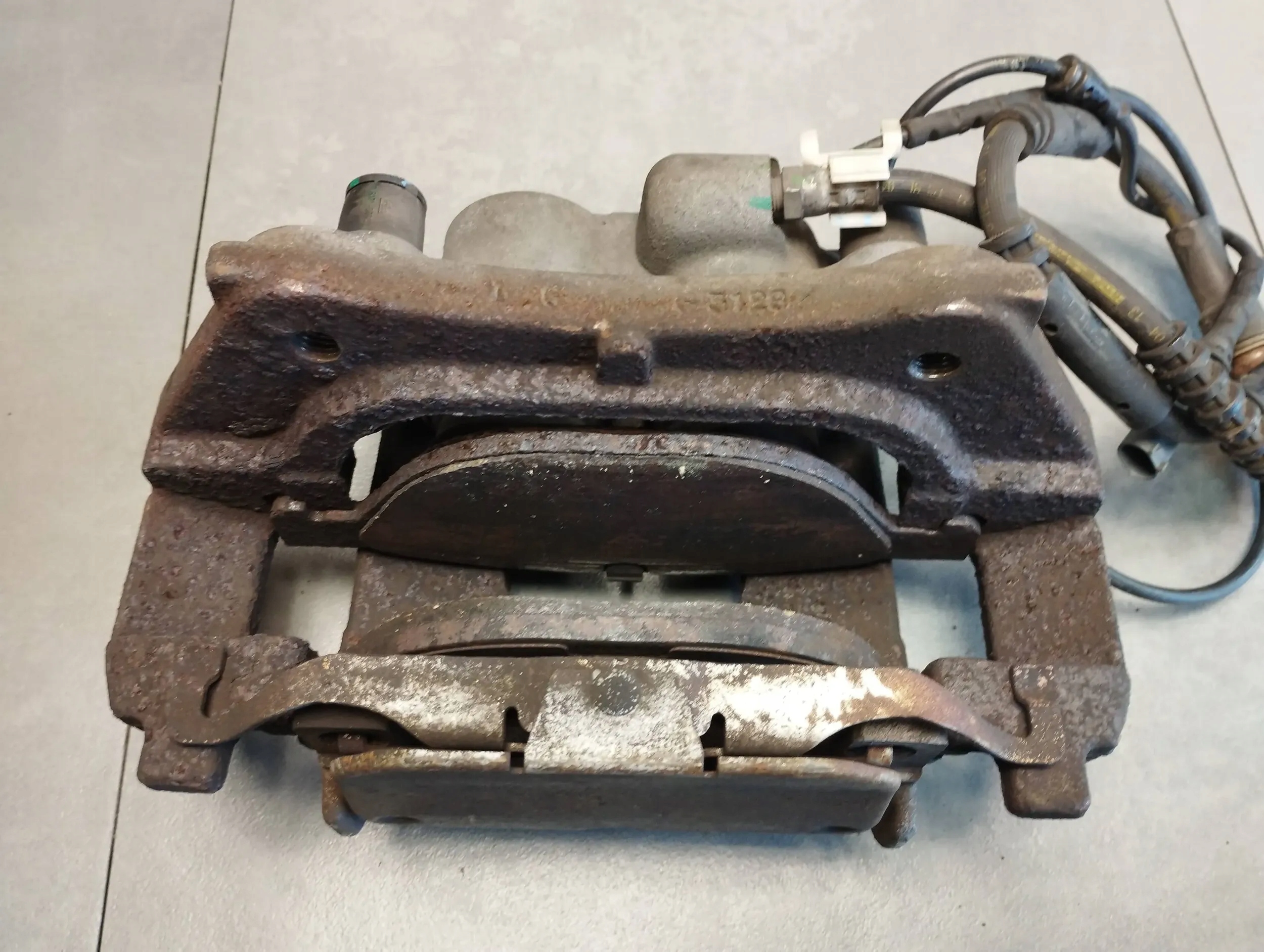BMW X5 F15 4.4 V8 caliper left front 42/36/365