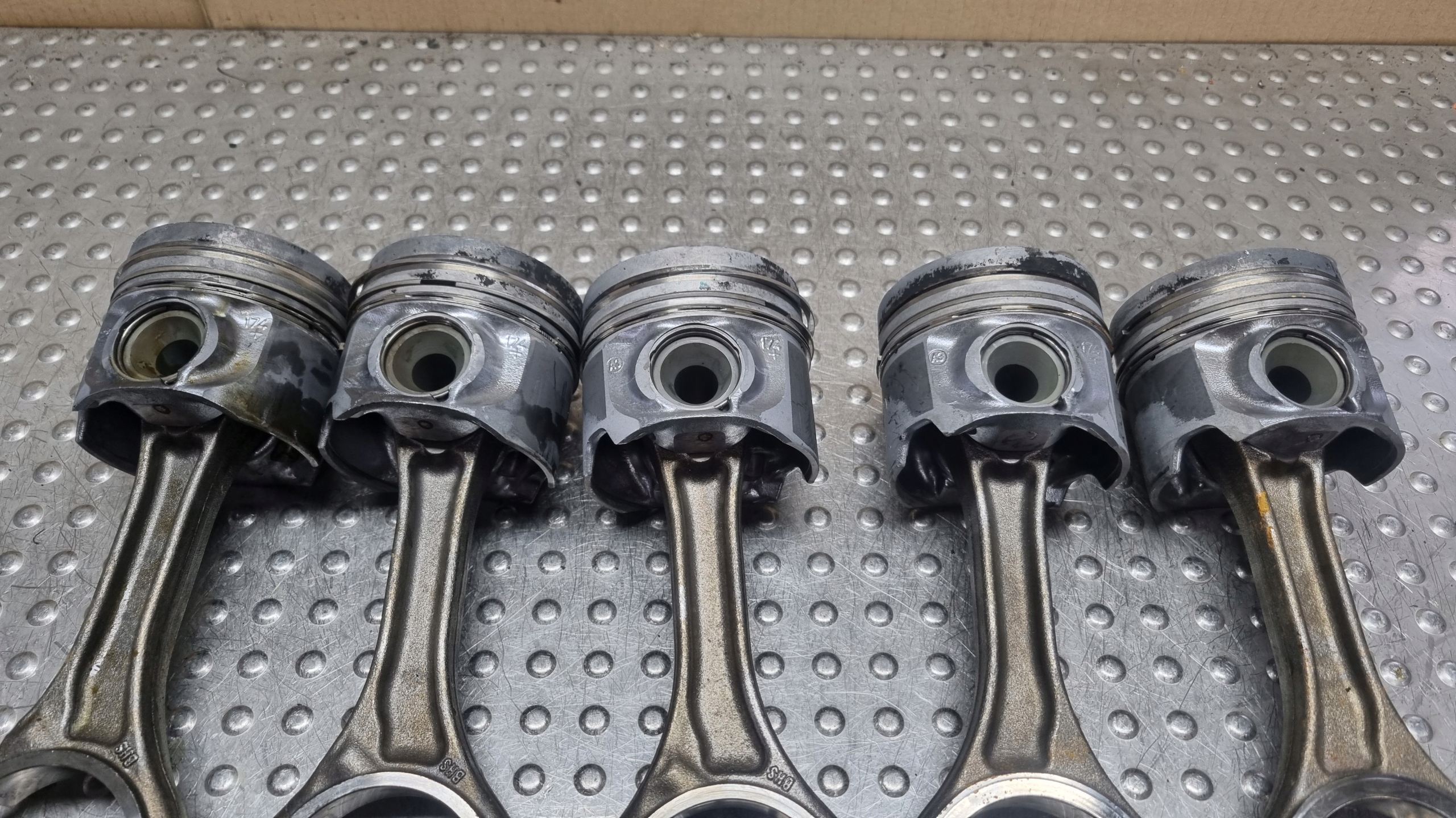 piston connecting rod KPL 83L82 059AG AUDI A4 B8 8K A5 8T A6 C6 2.7 3.0TDI CGK CGKA