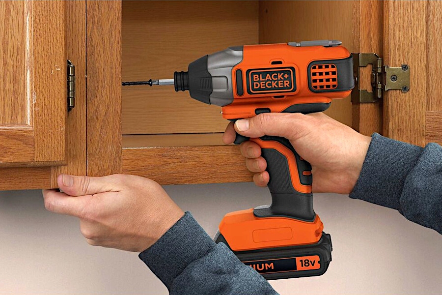 Zakrętarka udarowa Black & Decker BDCIM18N 18 V 155 Nm korpus Zasilanie akumulatorowe