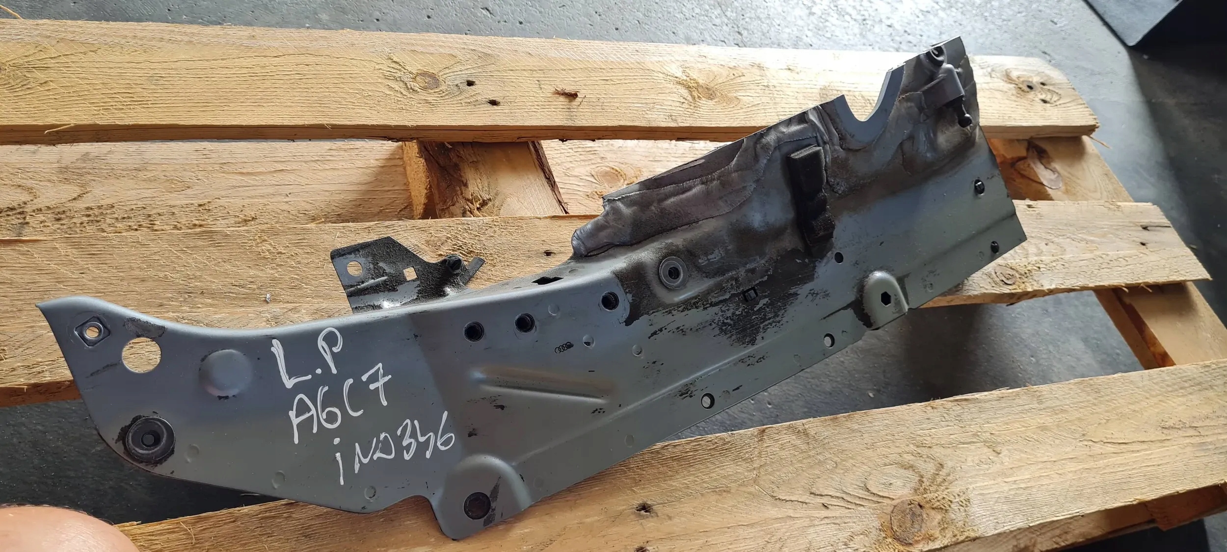 A6 C7 4G LIFT NOSEK PODŁUŻNICA LEWA LEWY PRZÓD LX7P A7 4G