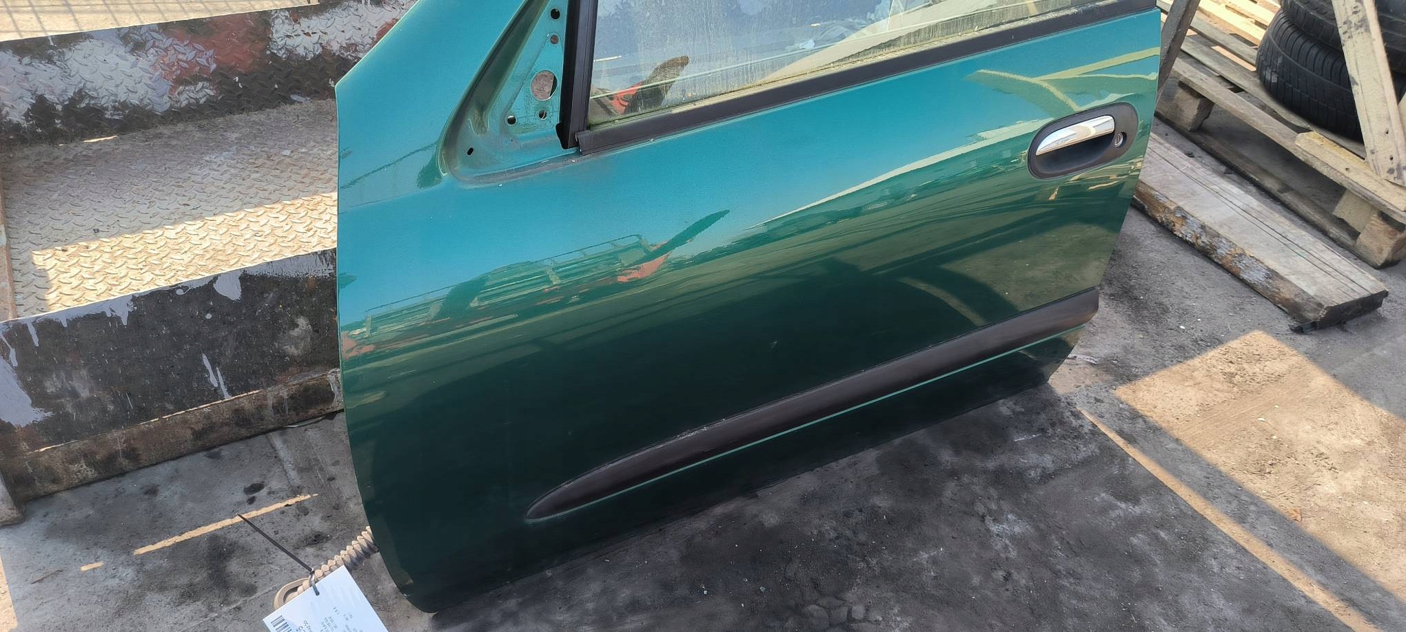 door left front DV8 NISSAN ALMERA