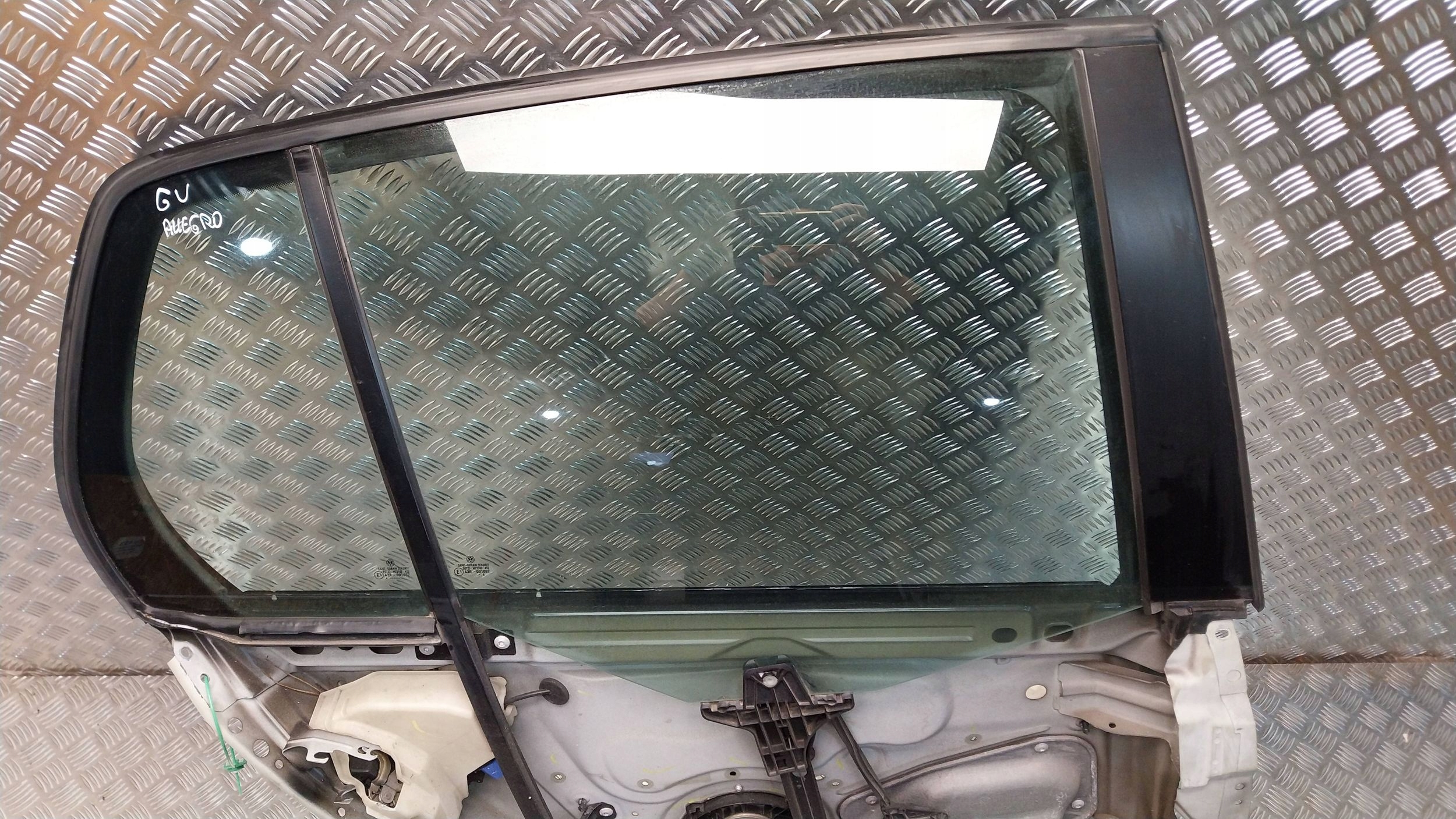 RAHMEN Tür rechts heck VW GOLF V 03