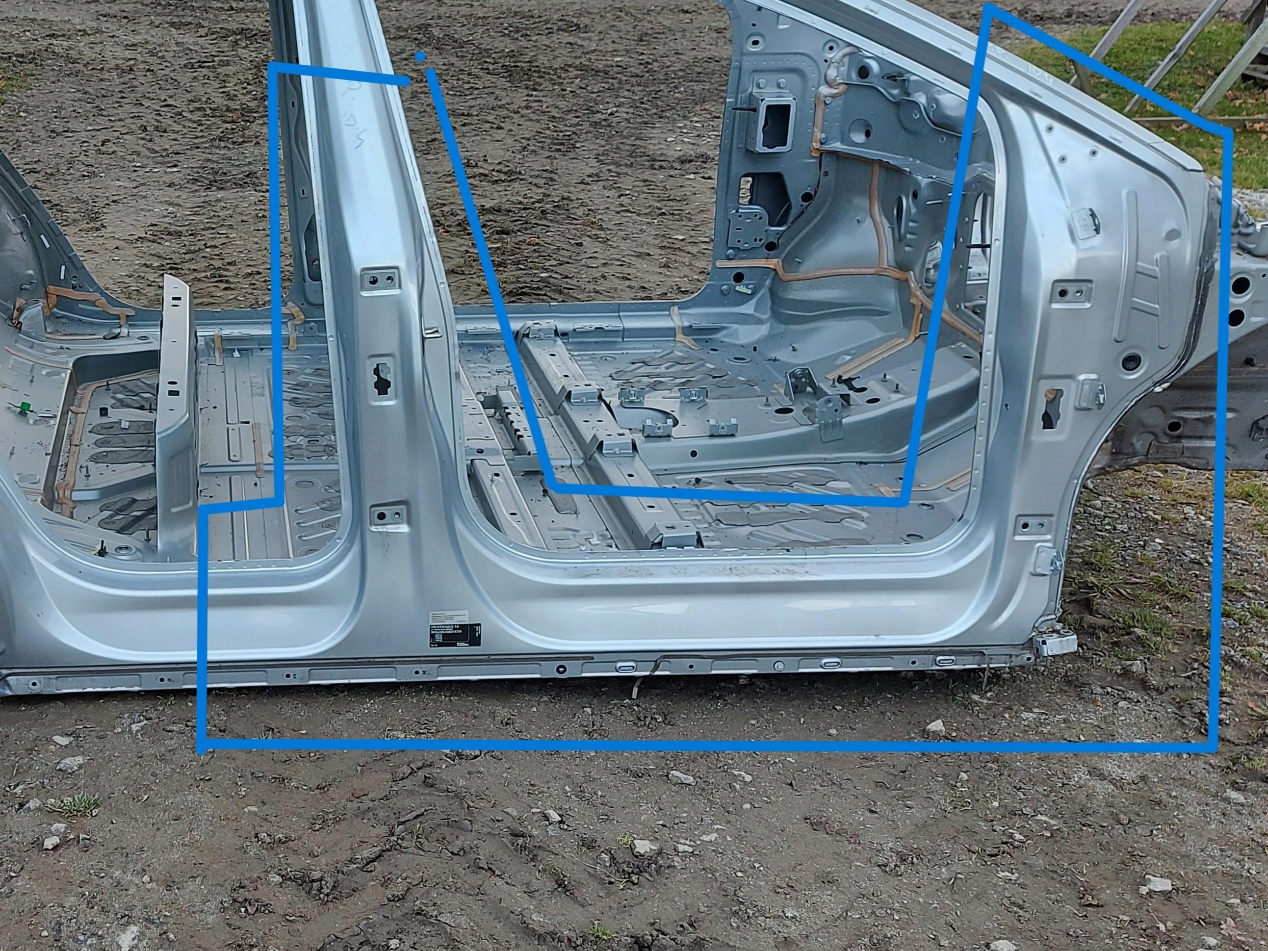 VW ID4 11A , 2024r SUV 5D pillar right central front