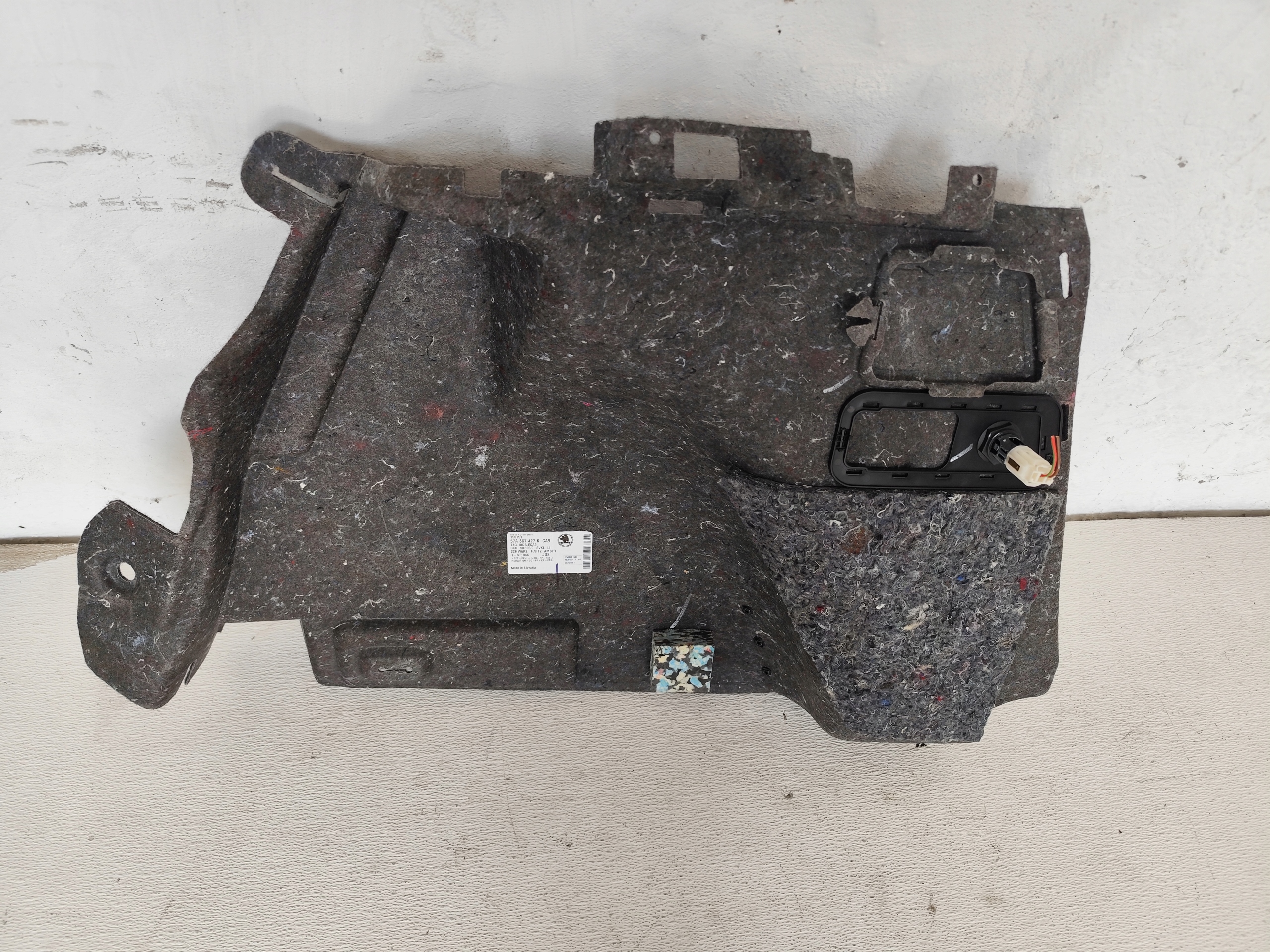 SKODA KAROQ 2024 boot upholstery left