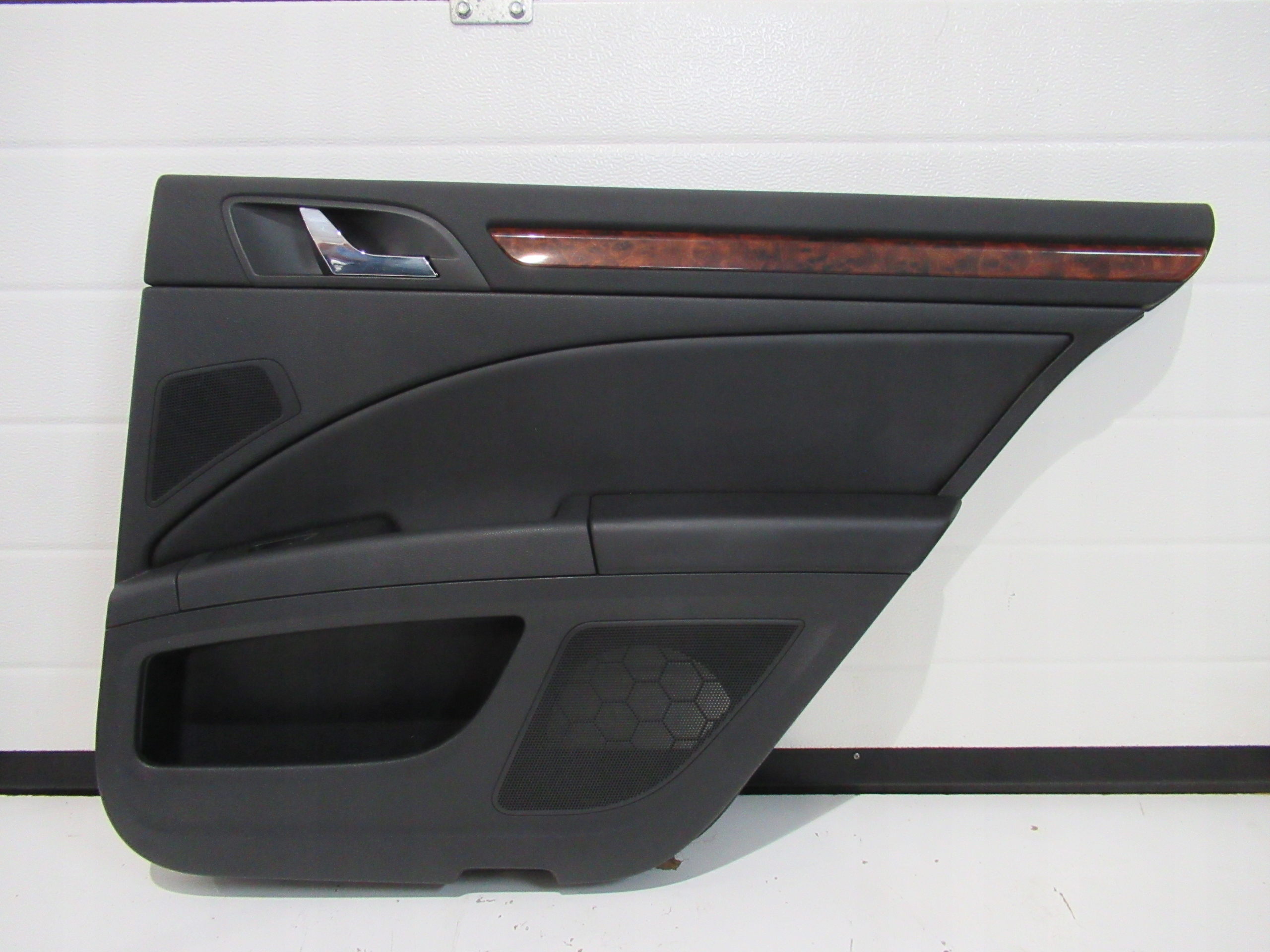SUPERB II sedan side right rear part 3T5867212