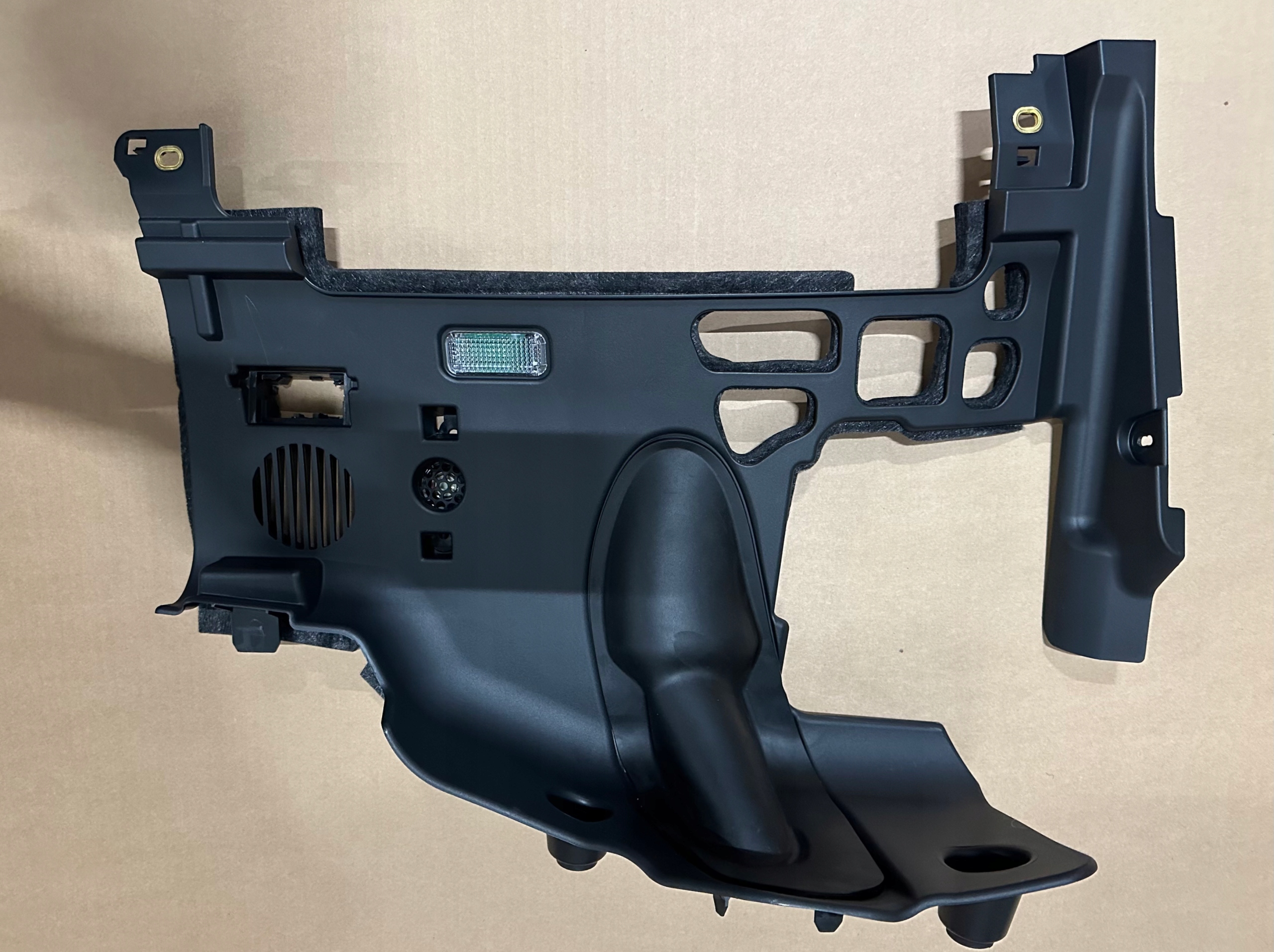 AUDI E TRON cover lower side driver´s OE 4KL863083 4PK 27km