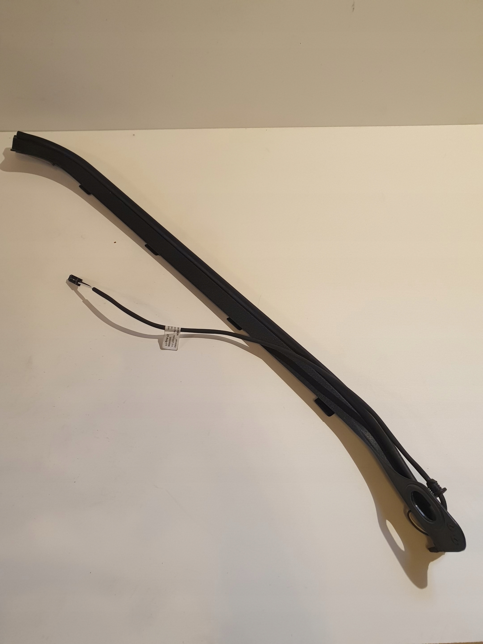 VW TOUAREG USZCZELKA KLAPY 7P6827711