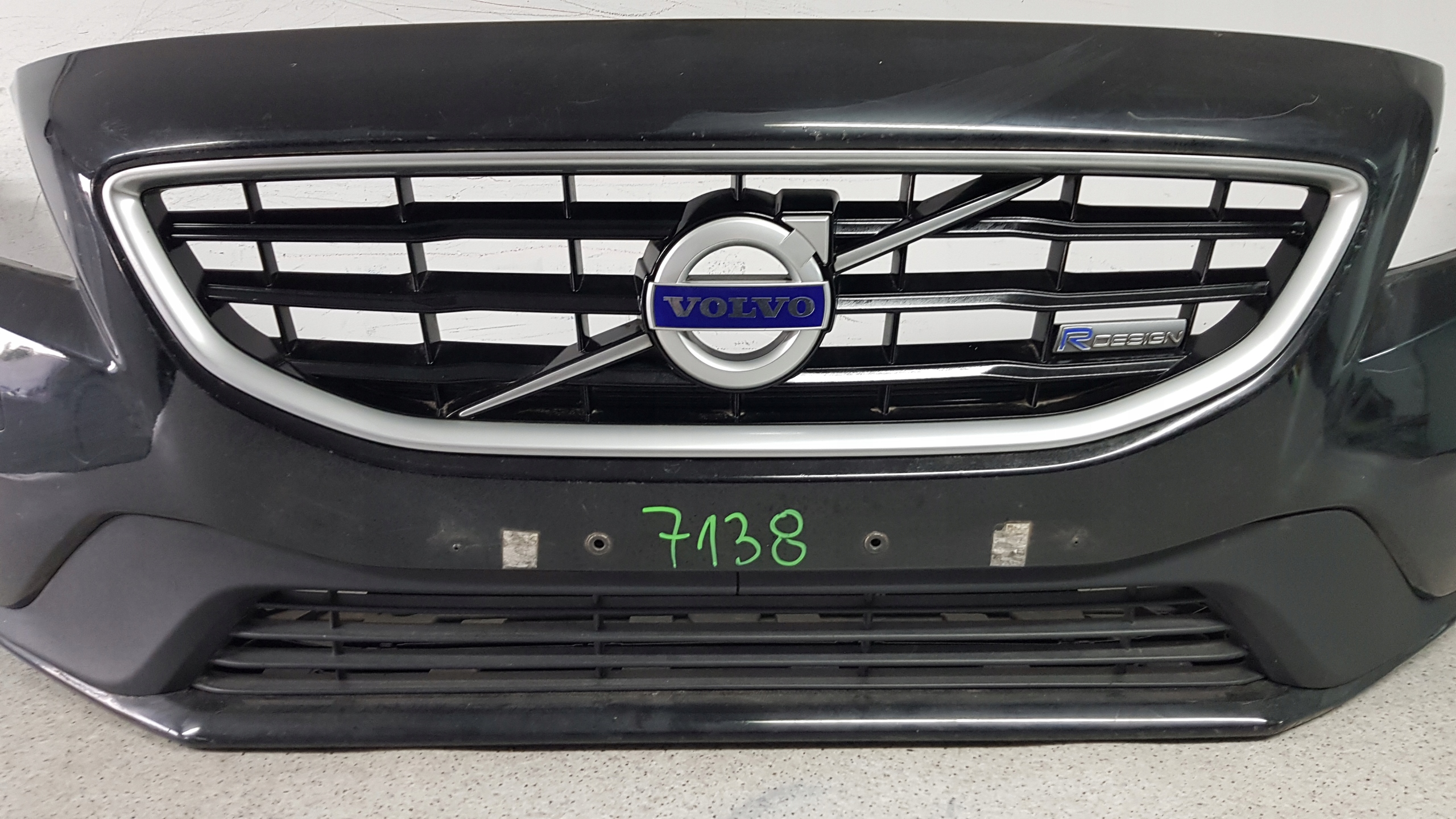 VOLVO V40 R design 2012 - bumper front 7138