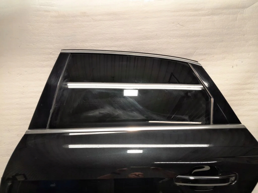 AUDI A4 B9 LIFT Sedan Tür links heck LY9T