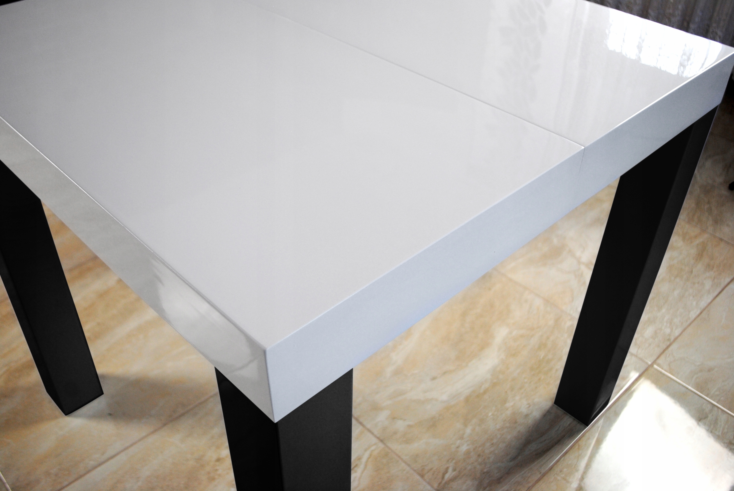 STÓŁ BIAŁY POŁYSK CZARNE NOGI ROZKŁADANY 80 X 80/160 SALON JADALNIA Marka inna