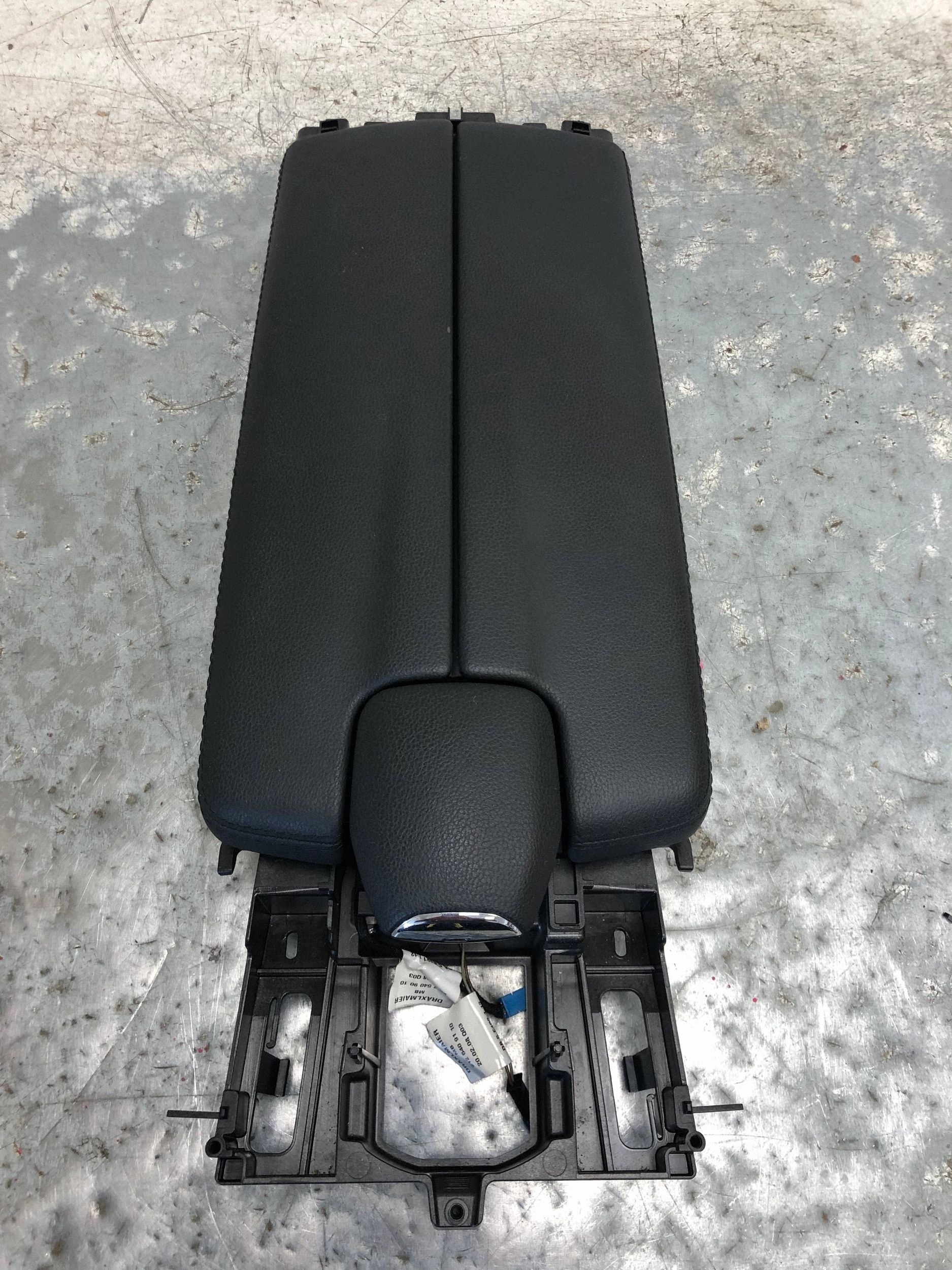 armrest TUNELU leather MERCEDES W212 0005746037