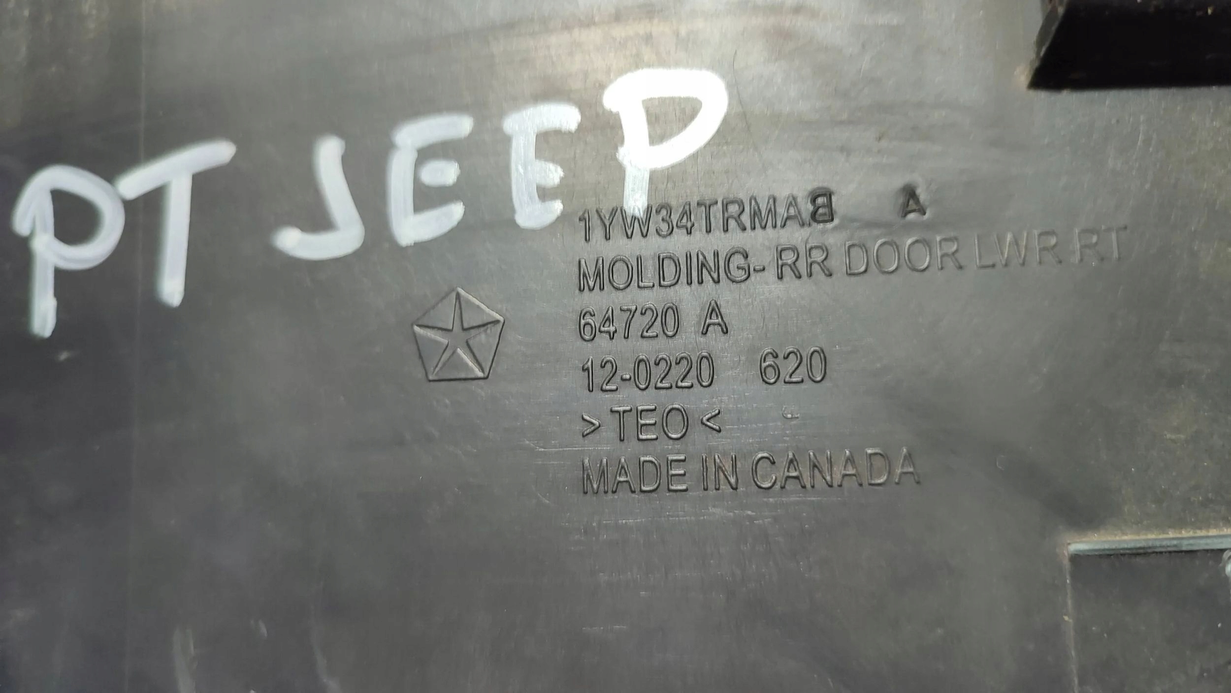 Jeep Cherokee 2015 rear part right moulding door tylnych