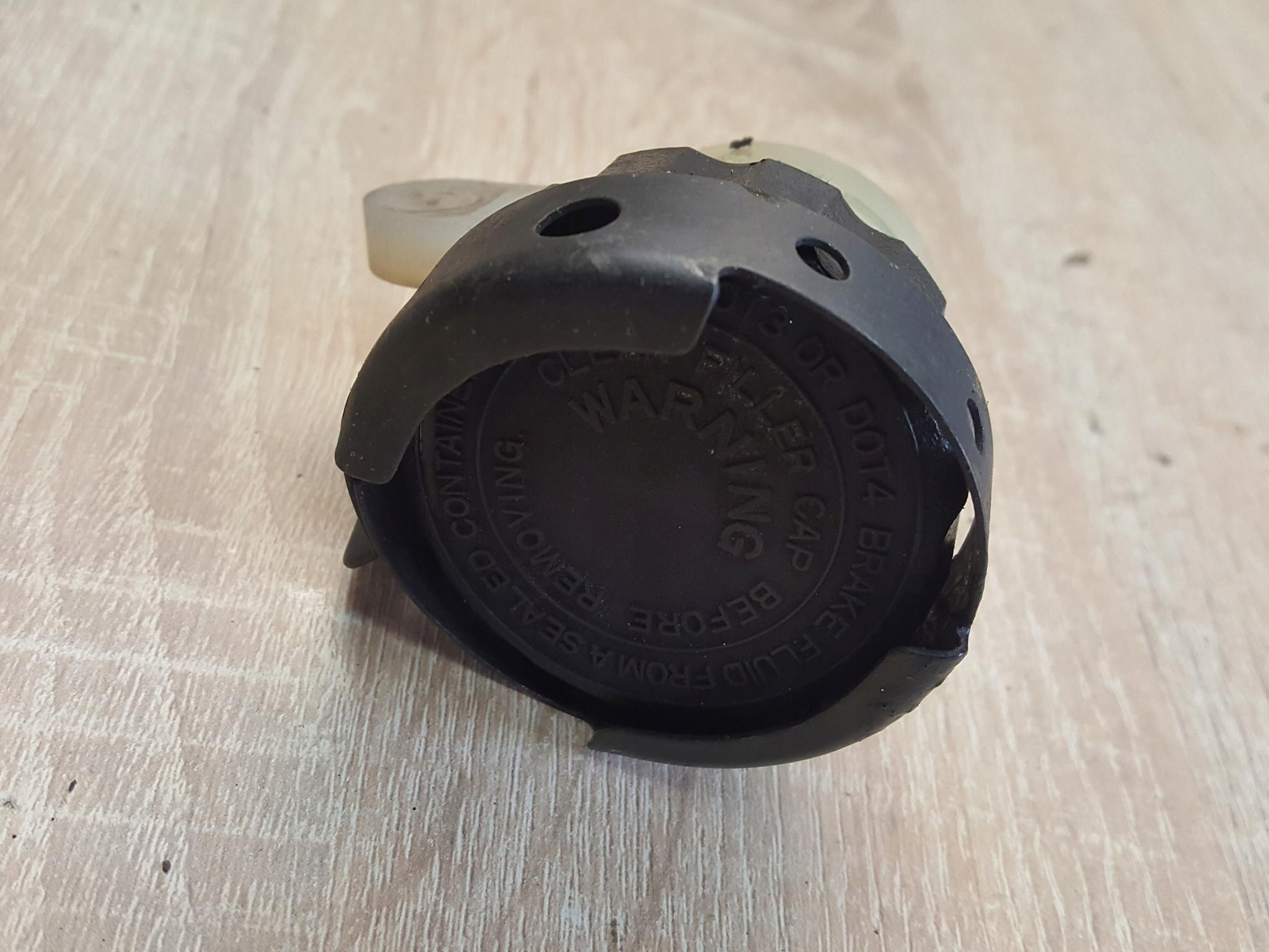 YAMAHA YZF 750 R ZBIORNICZEK PŁYNU HAMULCOWEGO Numer katalogowy części YAMAHA106