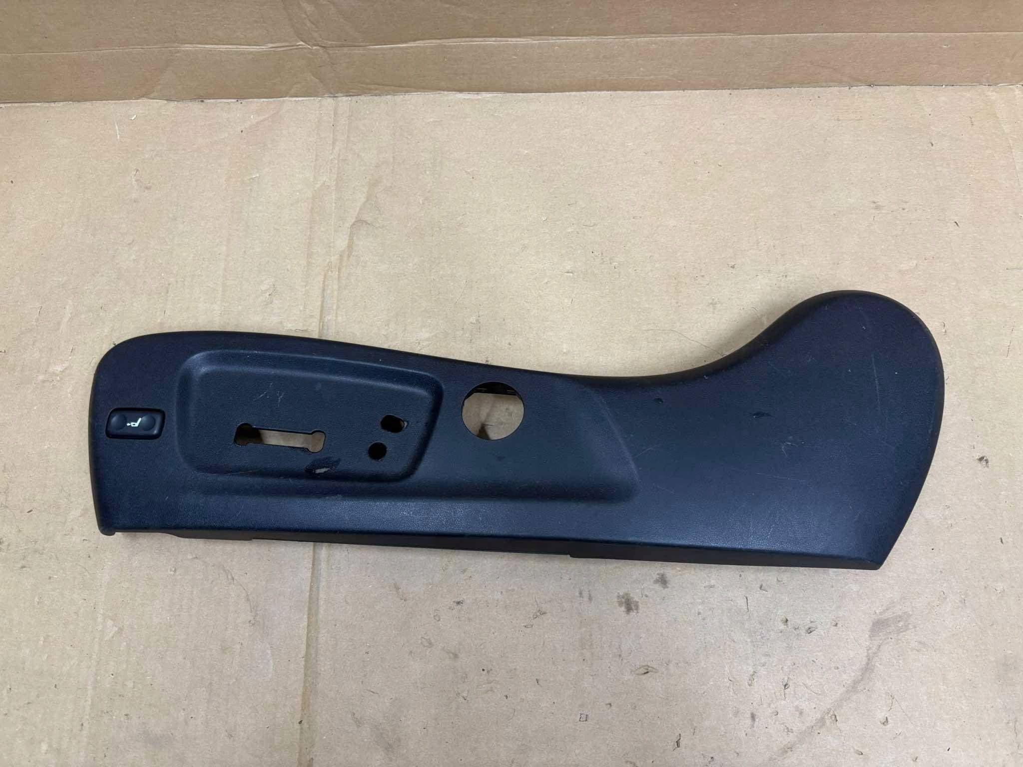 cover side seat left front LEXUS RX 330 350 400H 71812-48180