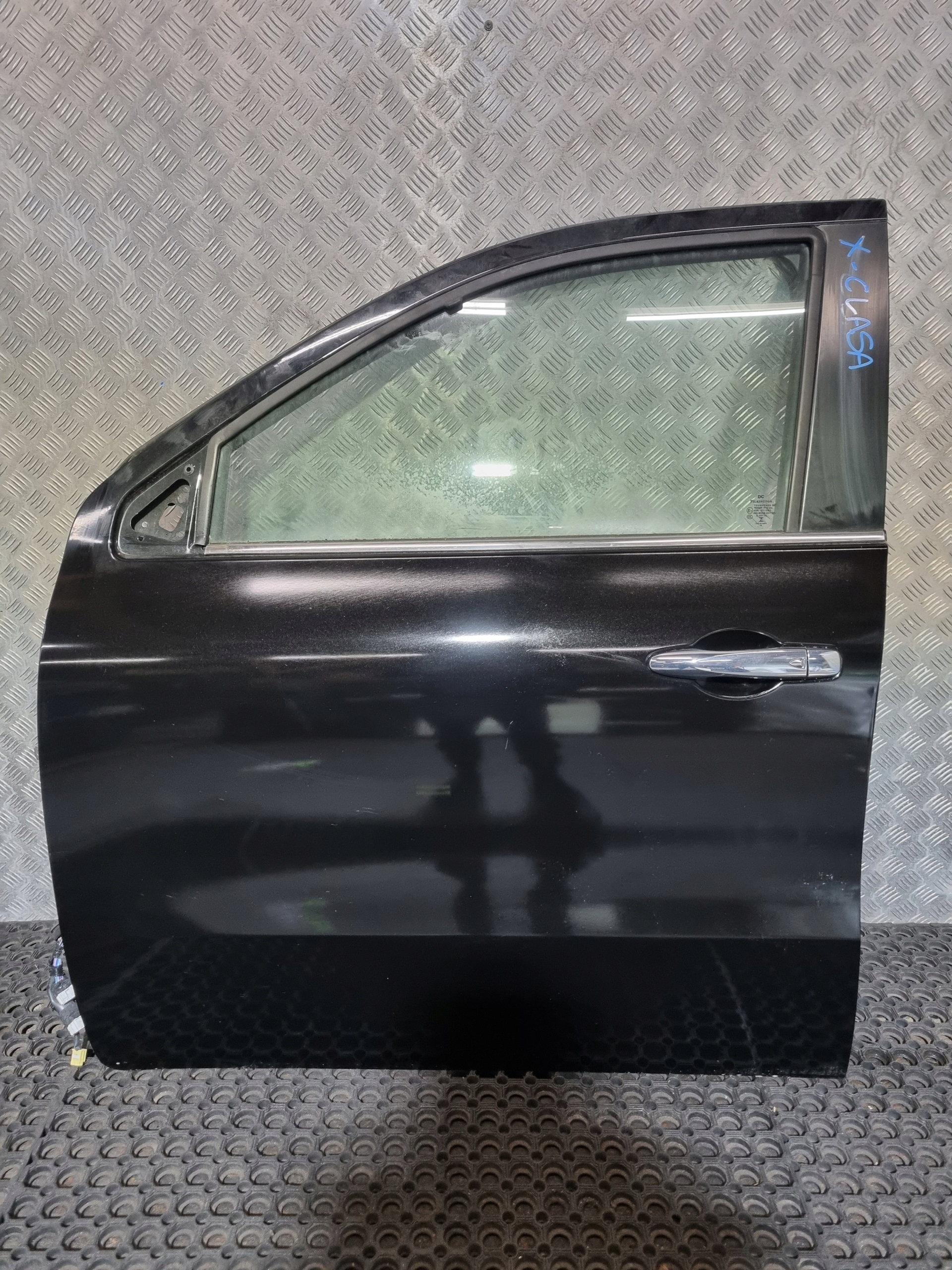 MERCEDES X-KLASA X470 DRZWI LEWE PRZEDNIE