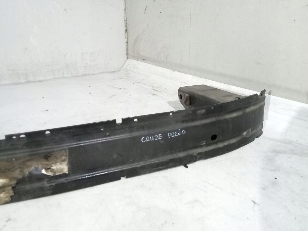 Chevrolet Cruze and sider below bumper front