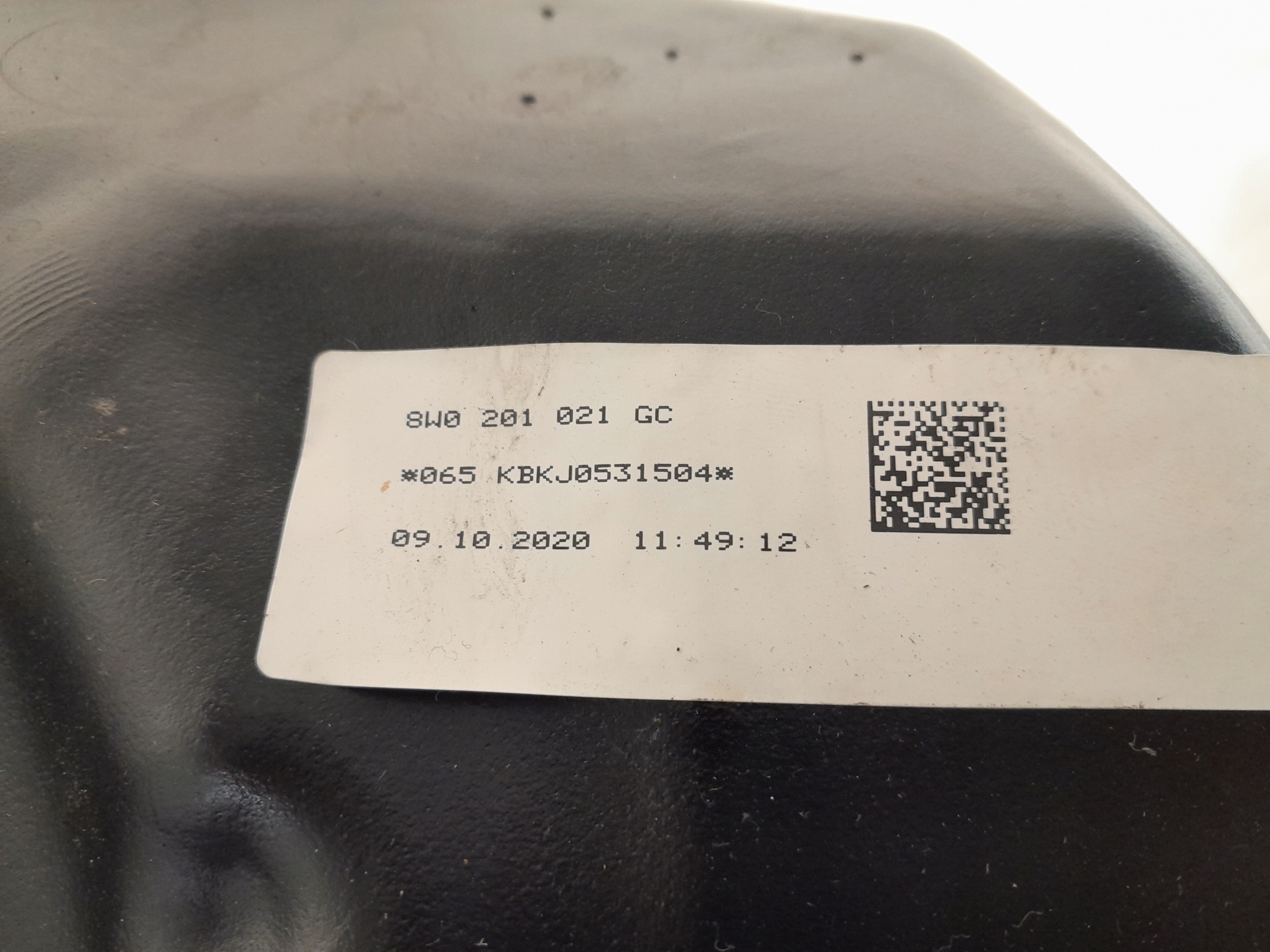 AUDI A4 B9 LIFT tank 8W0201021GC