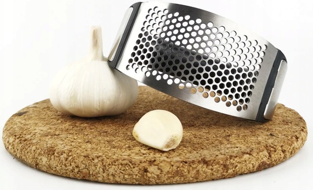 WYCISKACZ DO CZOSNKU PRASKA SIEKACZ WYCISKARKA SOLIDNA WYTRZYMAŁA Kolor dominujący czarny