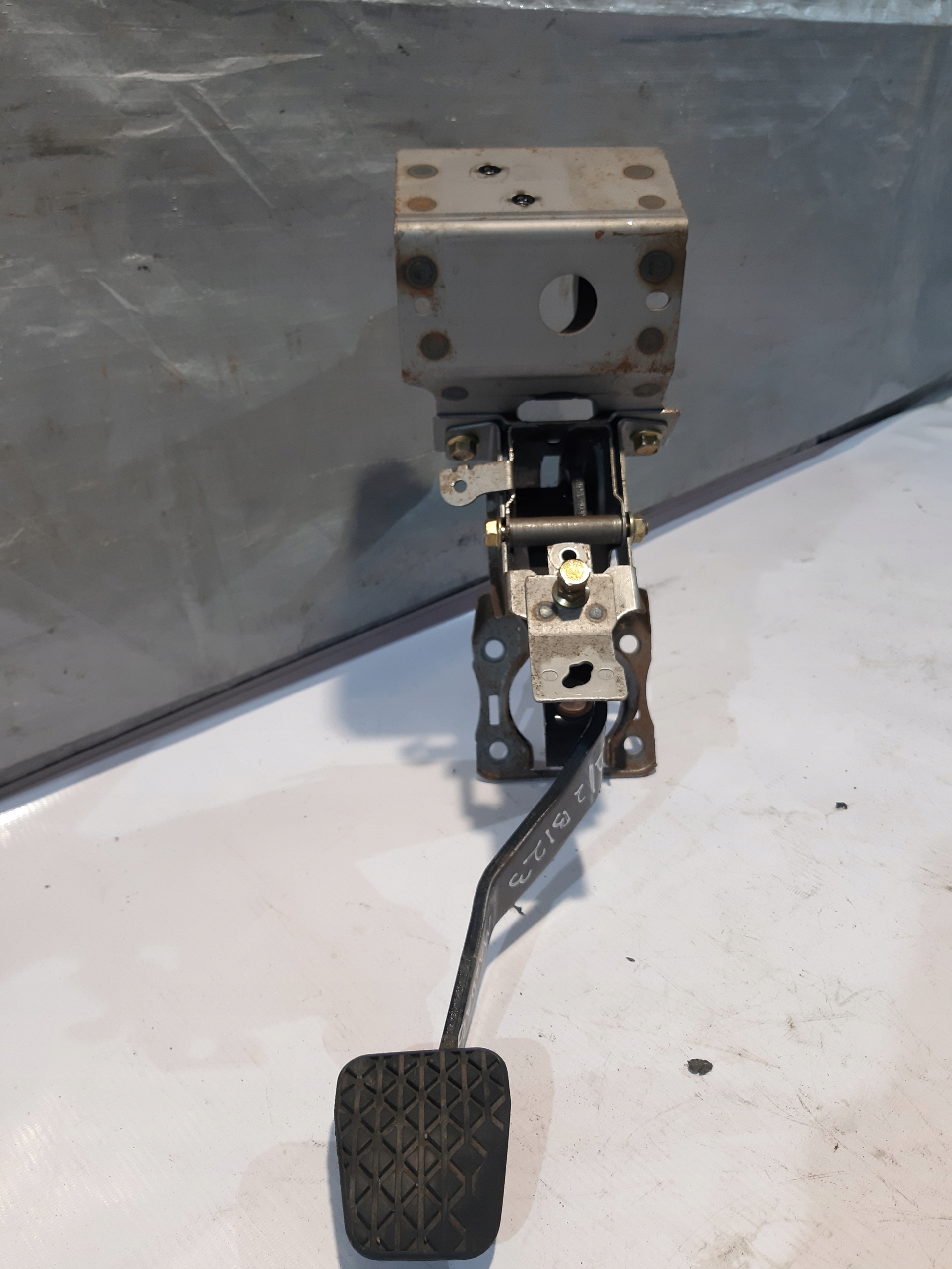 MAZDA 6 GG PEDAL kočnice držač GAGJ6A