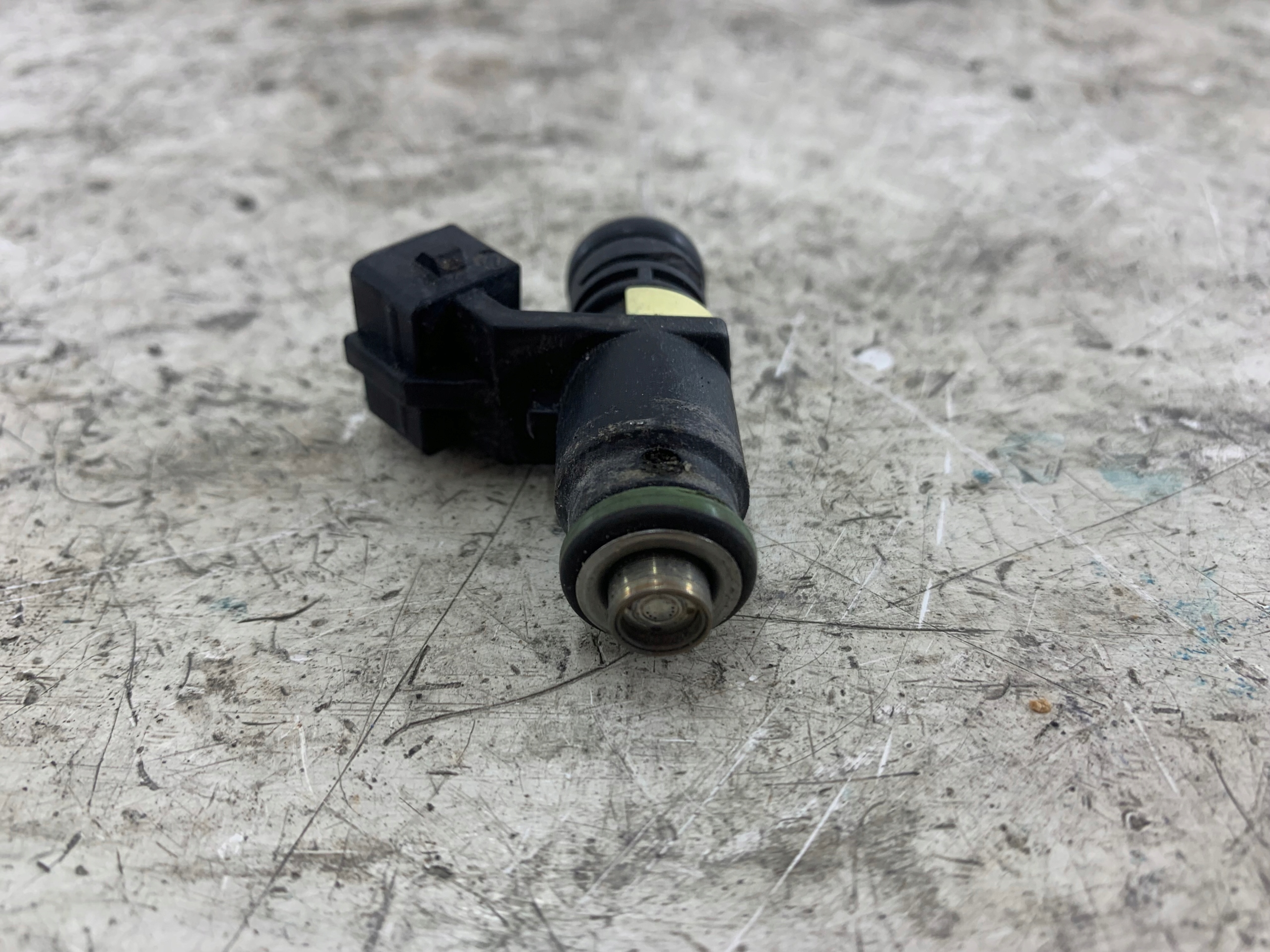 RENAULT CLIO III 1.2 injector 8200885287
