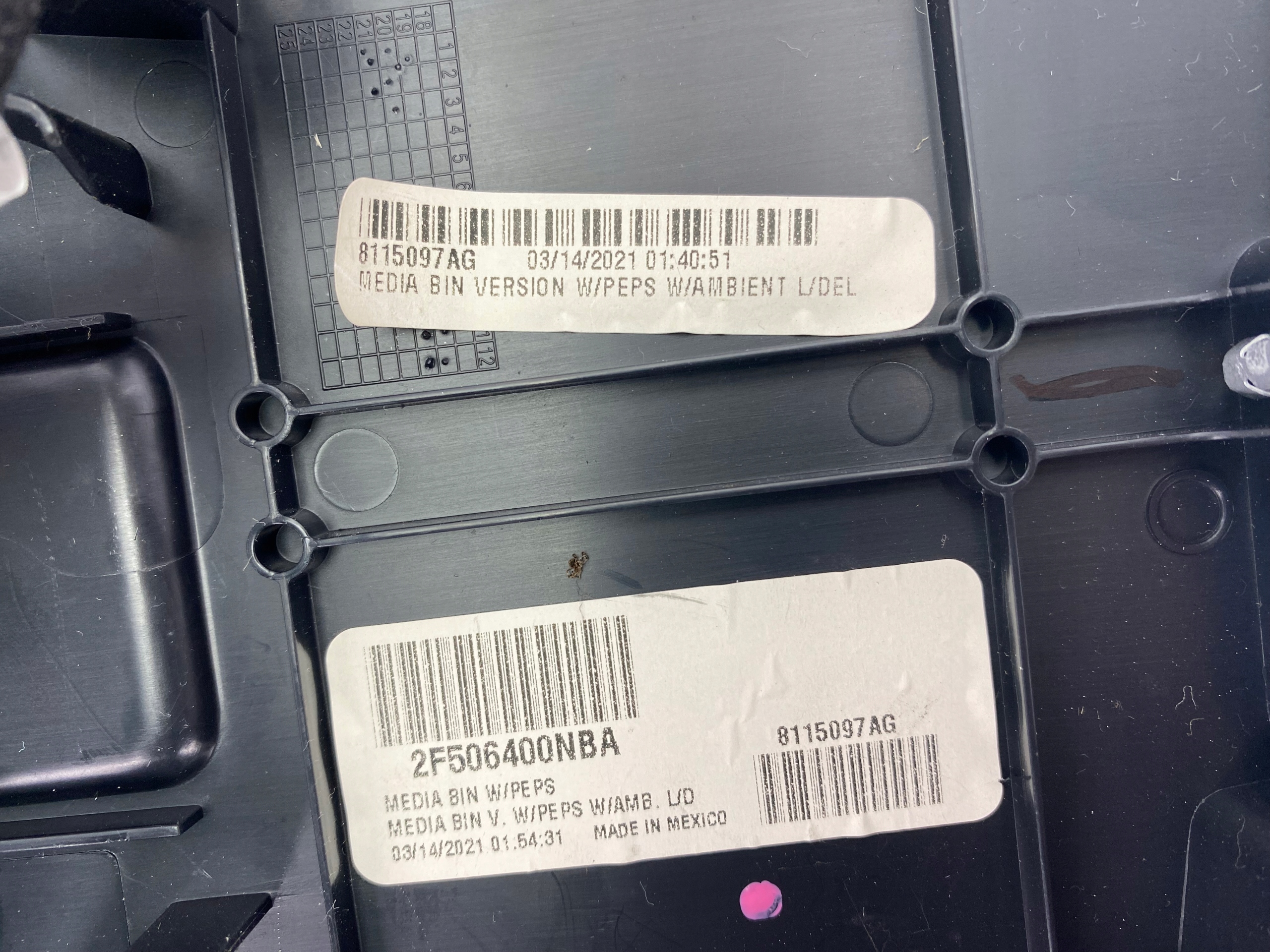 console panel zapalniczka Ford Escape 2020+ Kuga MK3 USA