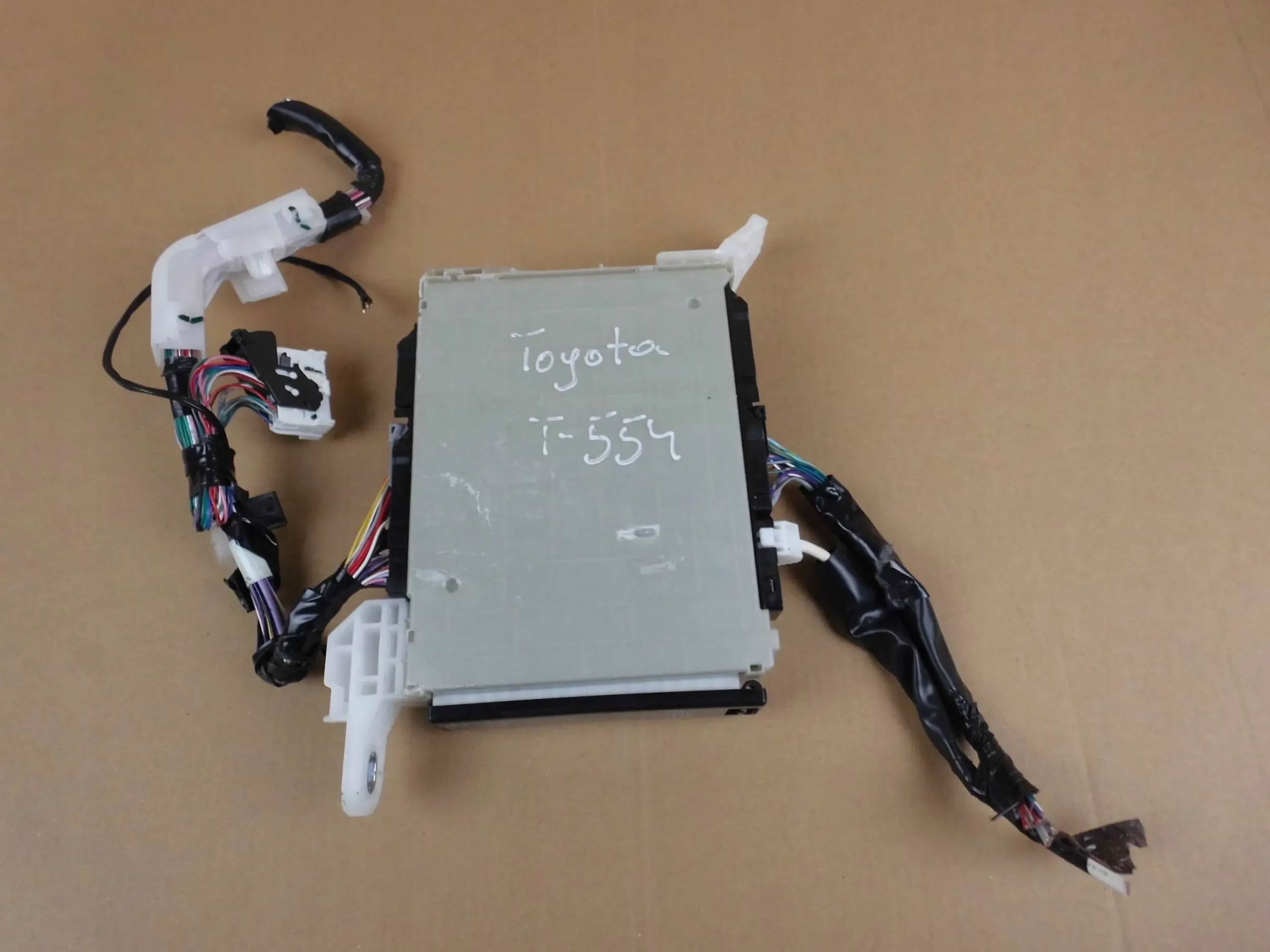 Toyota Prius IV 2016+ 1.8 compartment module BSI BSM 8273047560