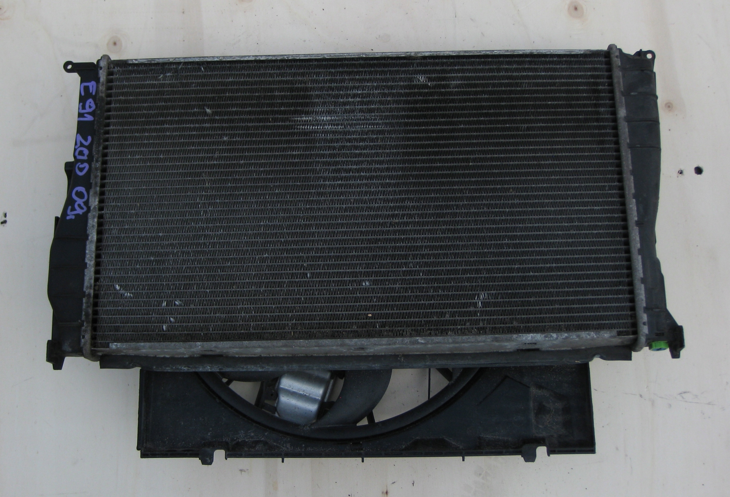 BMW E91 2.0 D 09R chladič vody ventilátor 7801993