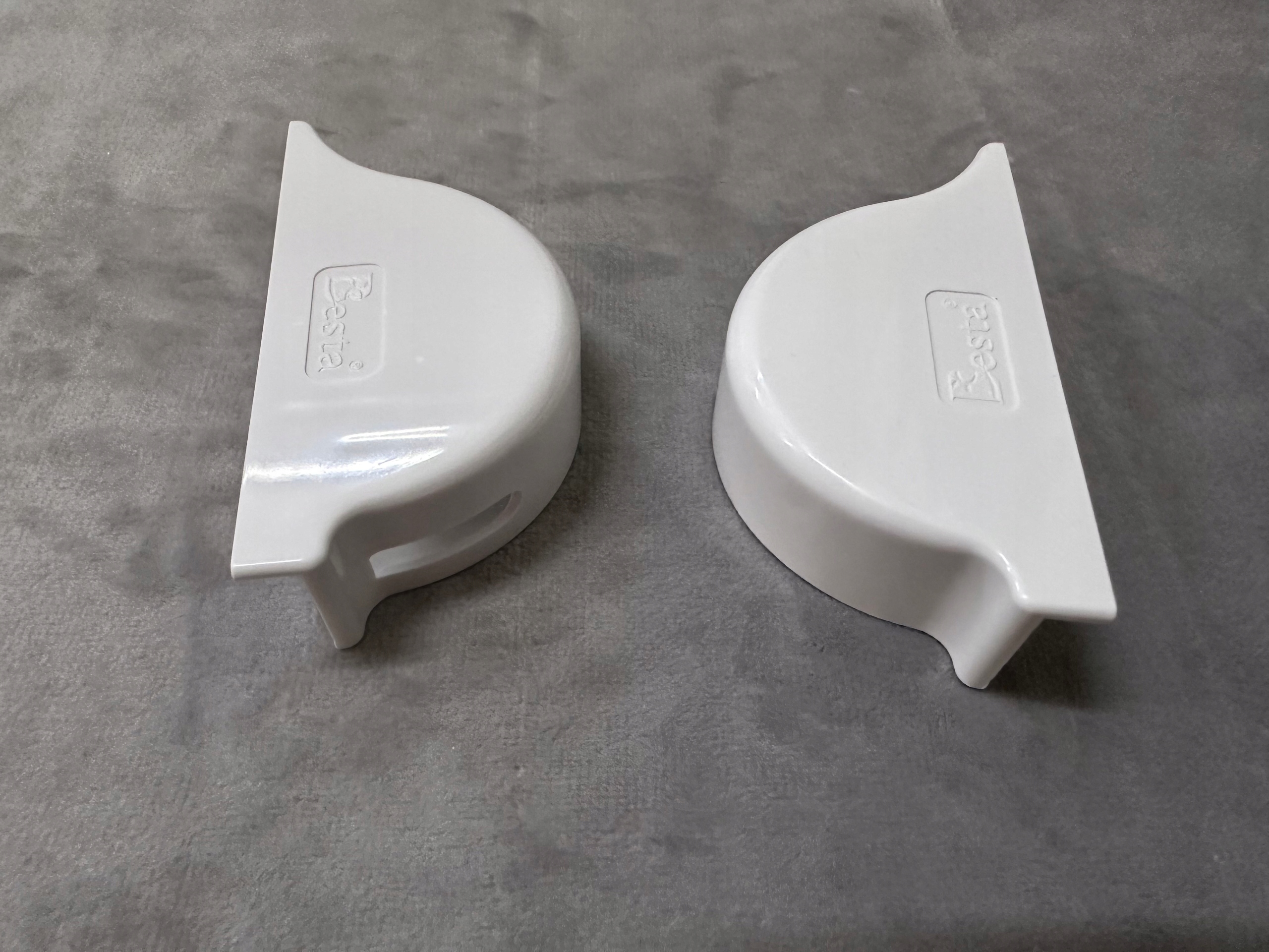 Osłonki boczne do rolet Besta lewe - białe Kod producenta Besta