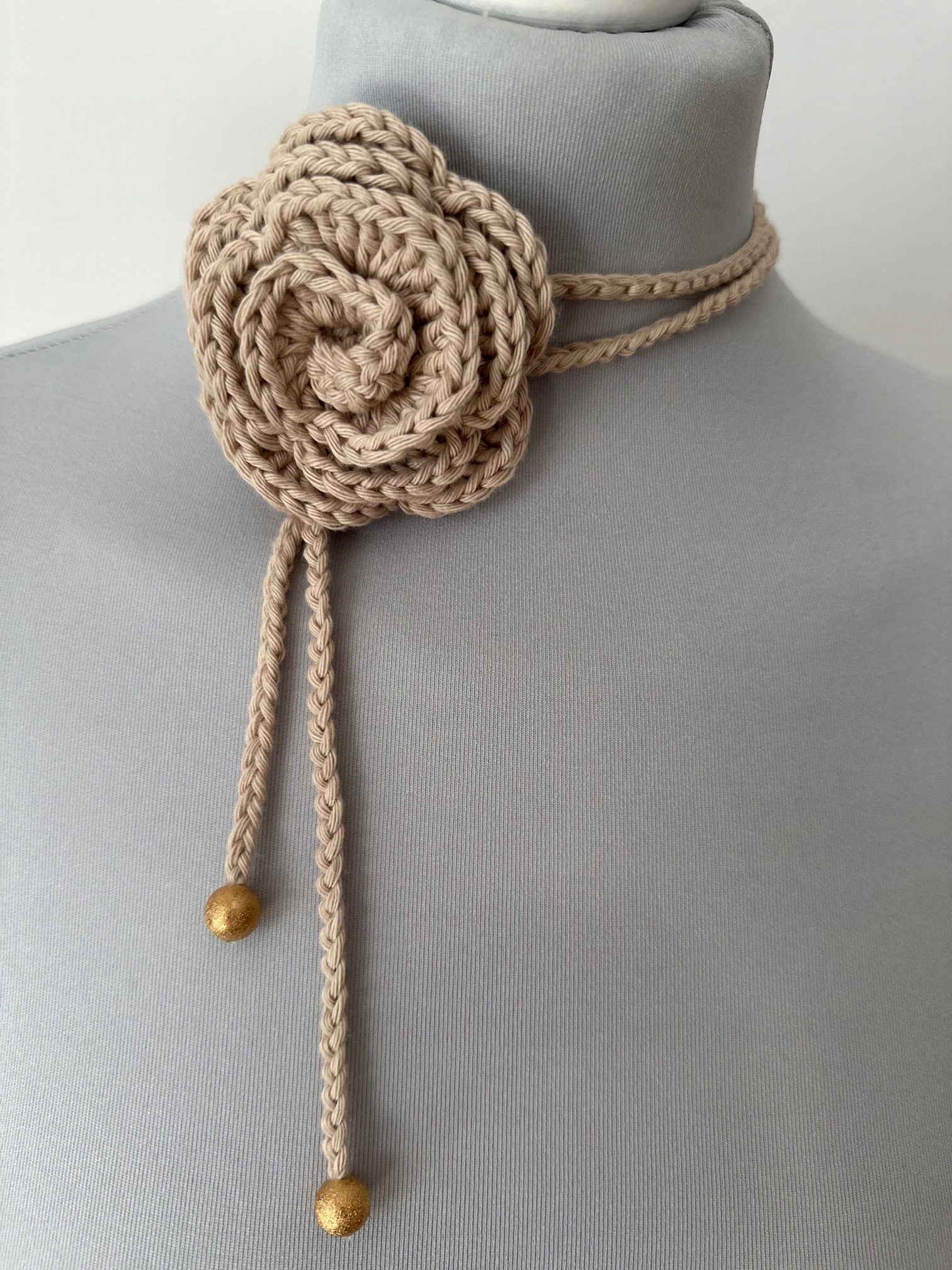 Choker růže béžová handmade