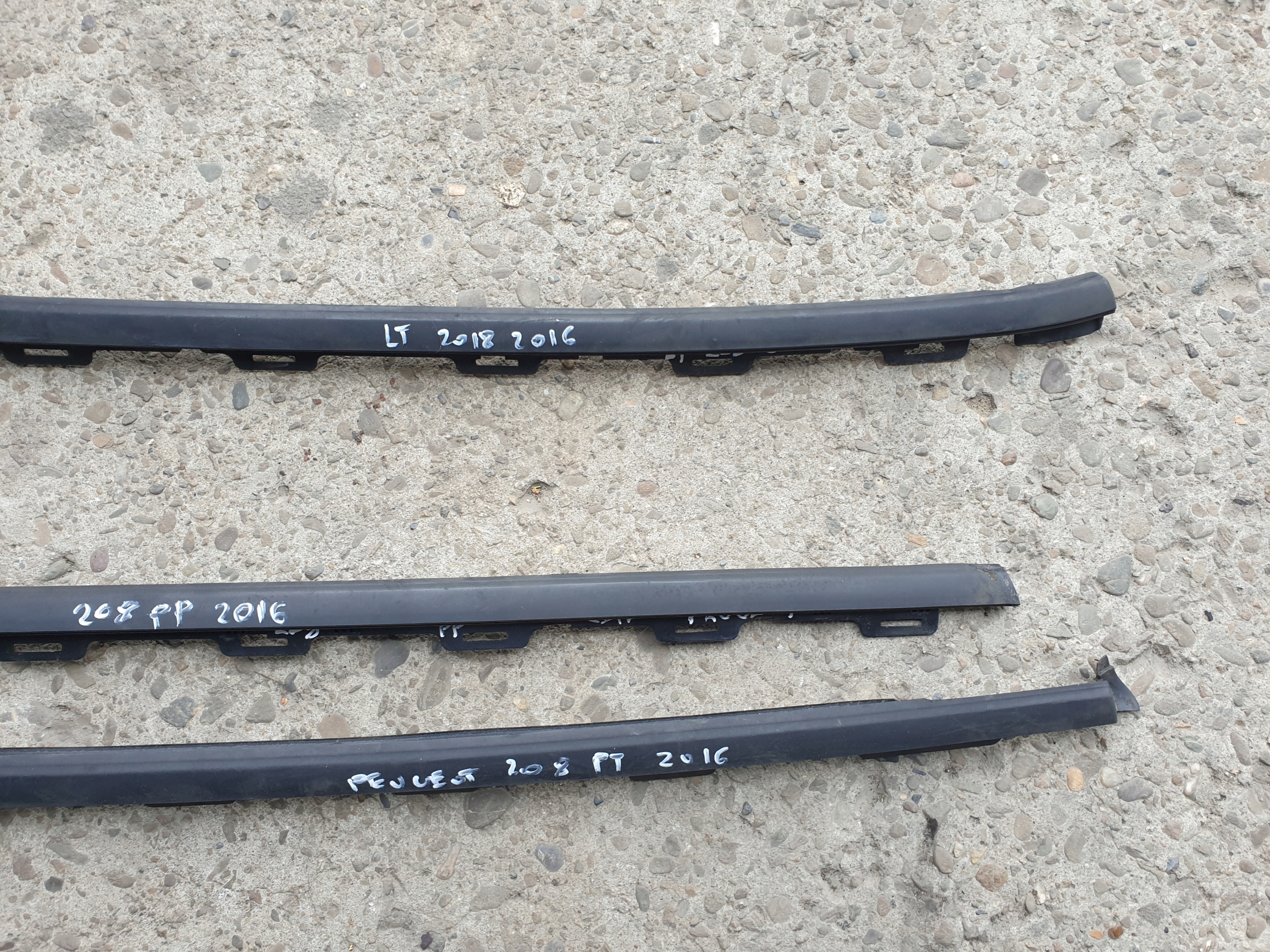 moulding dust door PEUGEOT 208 and 2014- 5D