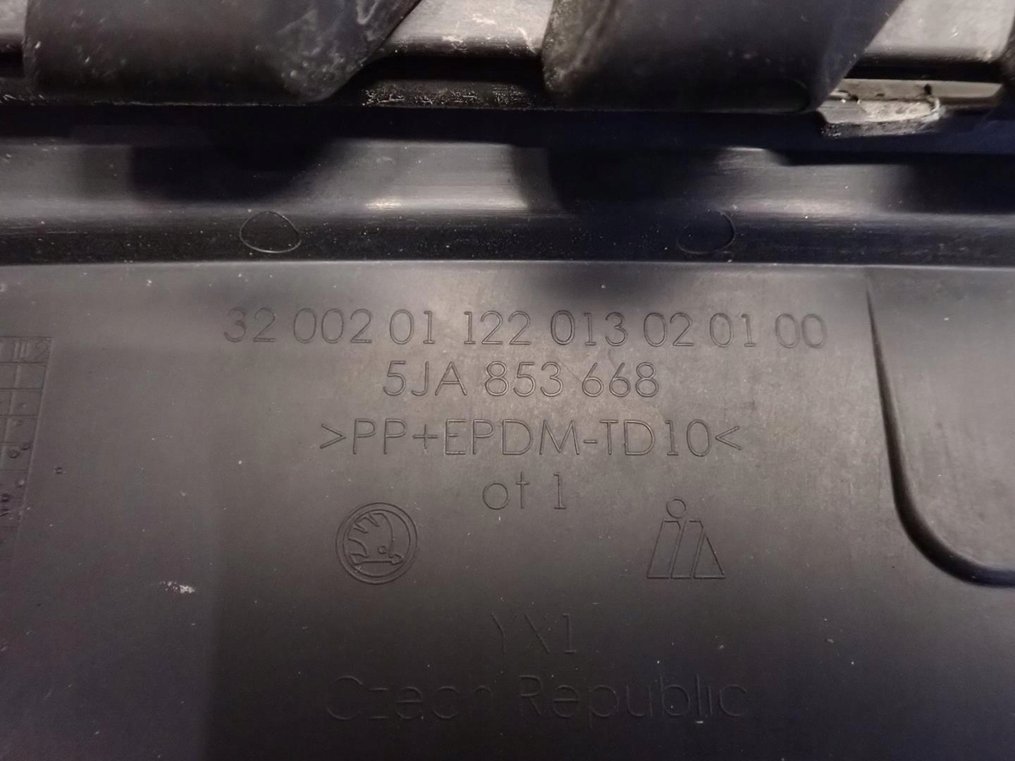 Grill SKODA RAPID 2012- 5JA853668