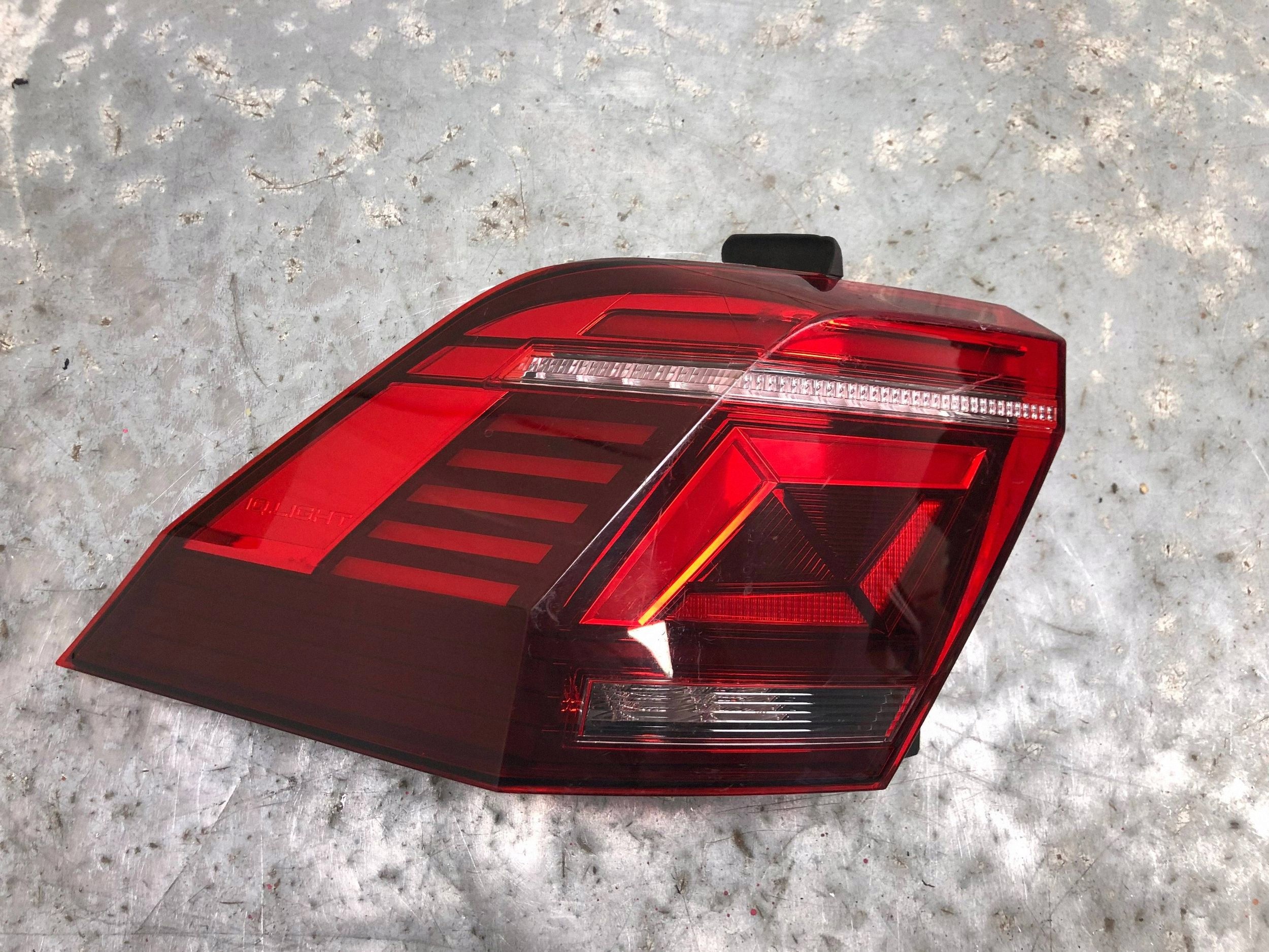 light left rear part VW TIGUAN II LIFT 5NA945207J