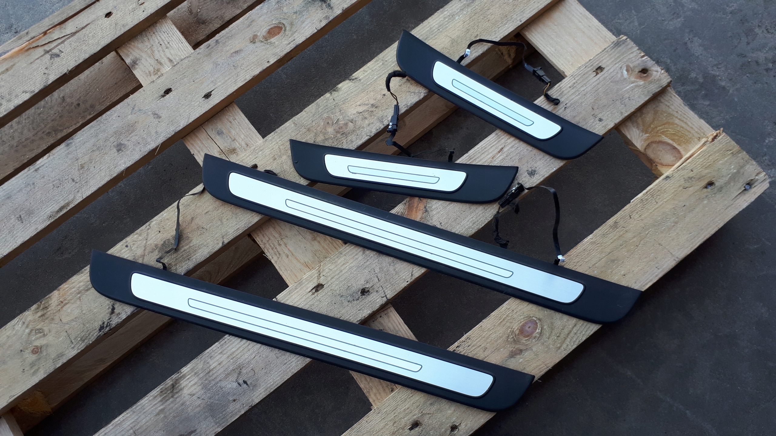 A7 4G LISTWY PROGOWE LED NAKŁADKI PODŚWIETLANE