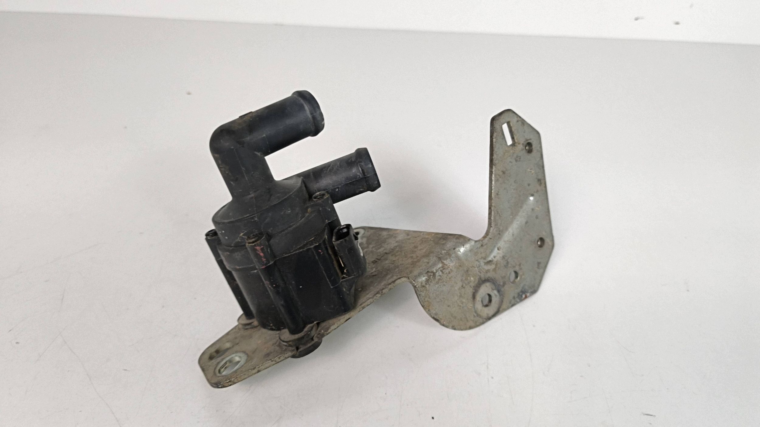 Volvo S90, V90 2.0 D supplementary water pump 31368042