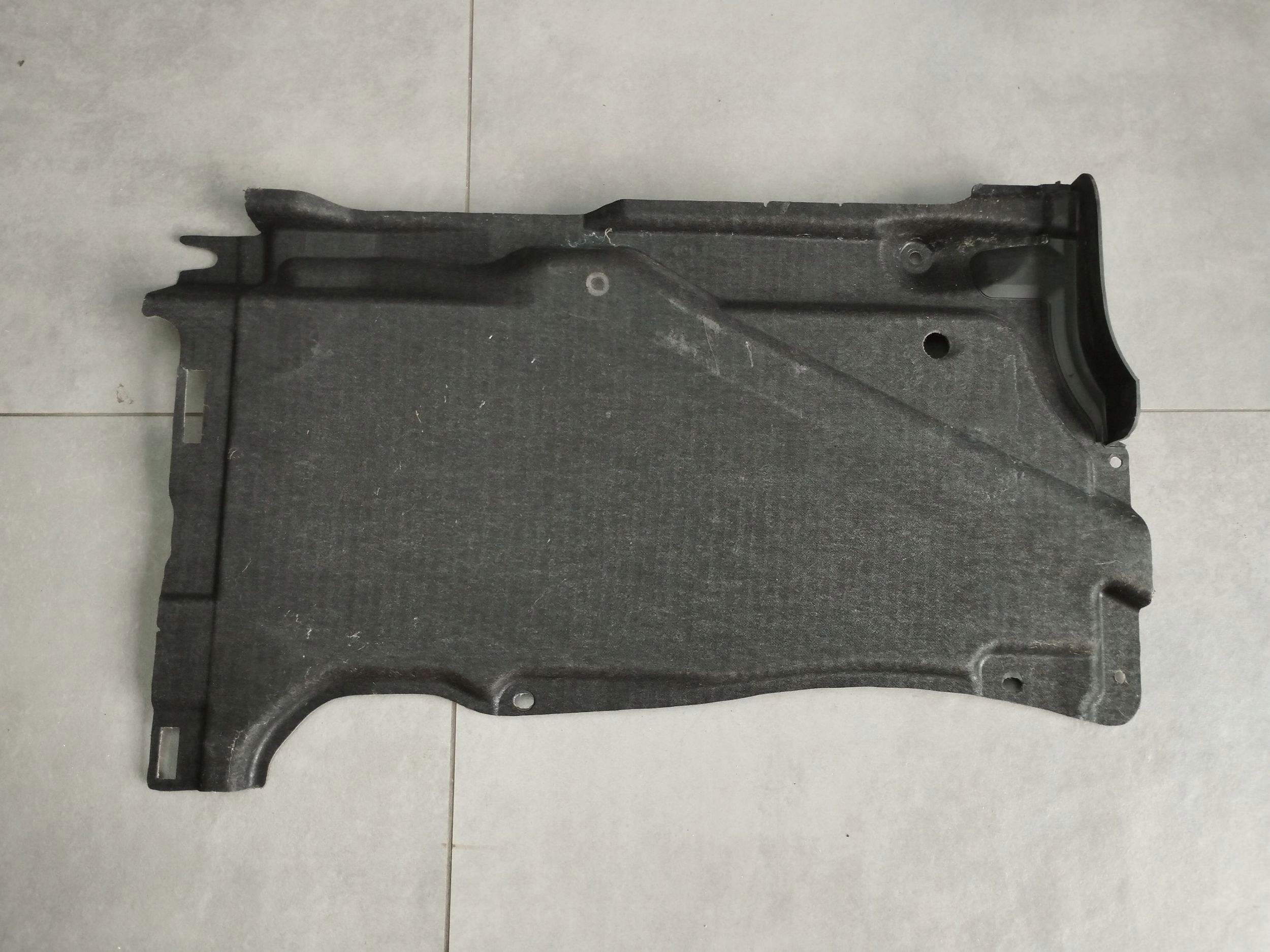 Audi A7 4G 2016 cover chassis left rear part 4G8825215C
