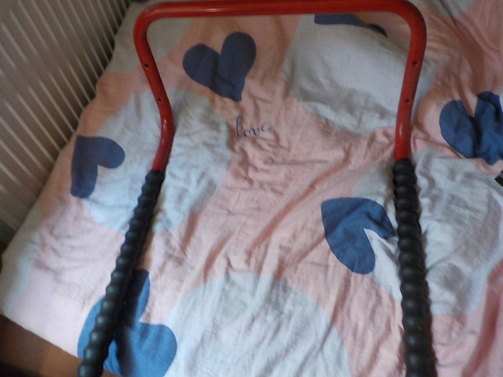 Nástěnný věšák na kolo a lyže